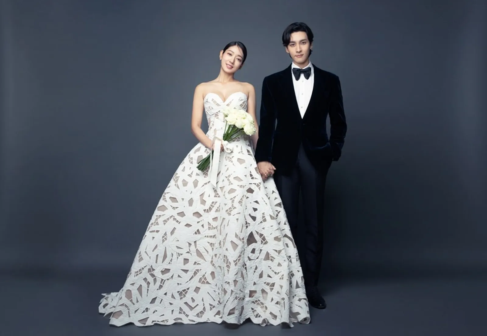 Detail Gaun Pre-Wedding dan Pernikahan Park Shin Hye yang Mewah