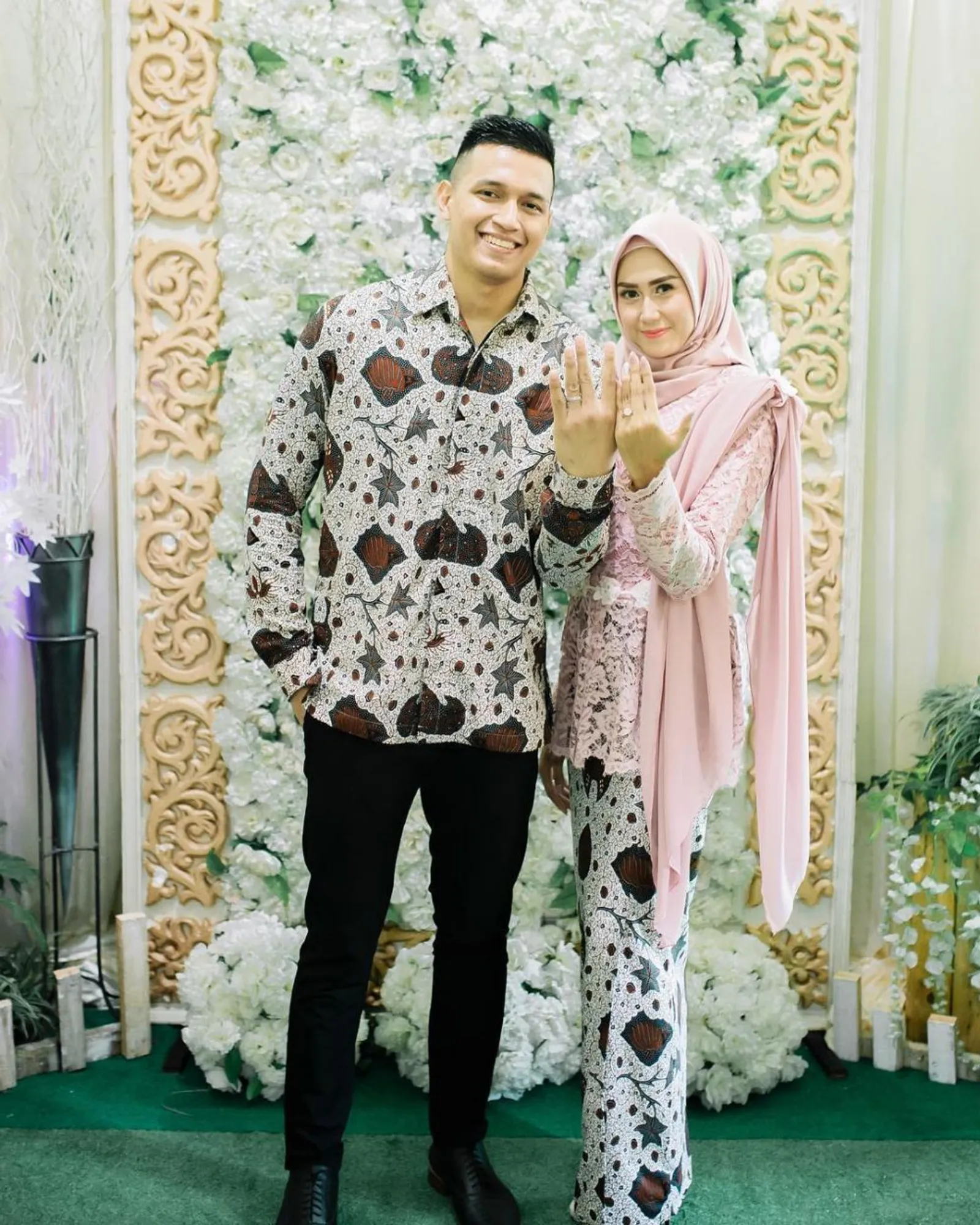 Romantis Abis! Intip 10 Momen Pertunangan Atlet Indonesia