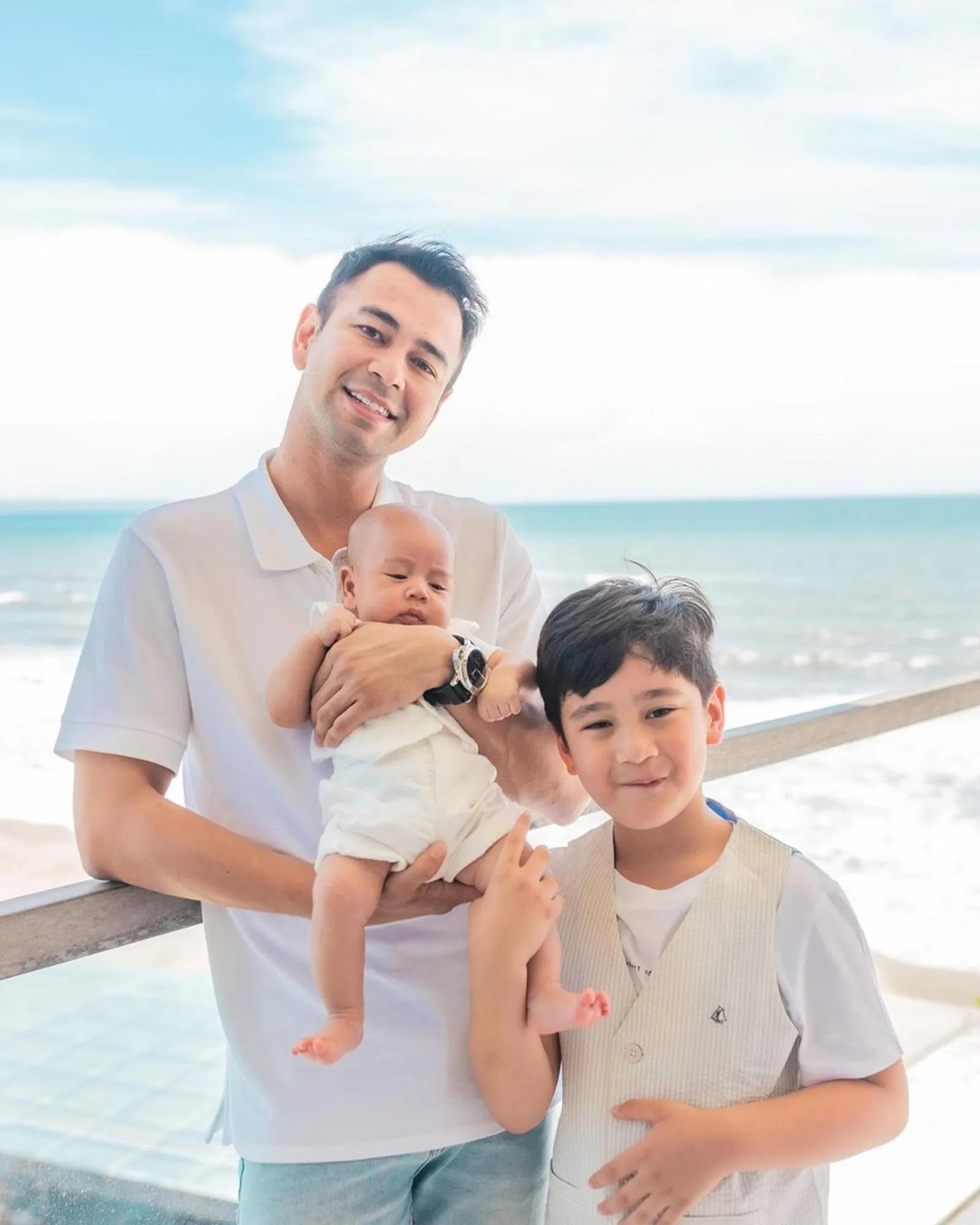 9 Potret Keluarga Raffi Ahmad Liburan ke Bali, Perdana Bareng Rayyanza