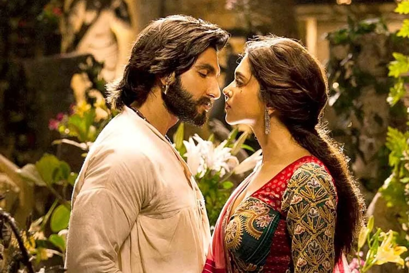 Ciuman Bibir, 7 Pasang Artis Bollywood Ini Berani Adegan Panas di Film