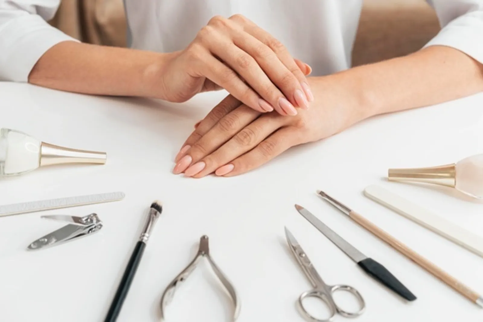 Biar Kuku Makin Cantik, Ini Tips Memasang Fake Nails Sendiri di Rumah