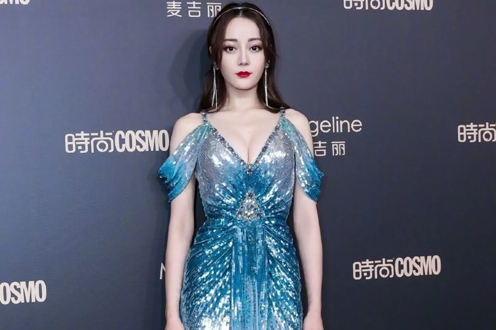Deretan Gaun Mewah Artis Tiongkok di Karpet Merah, Elegan hingga Seksi