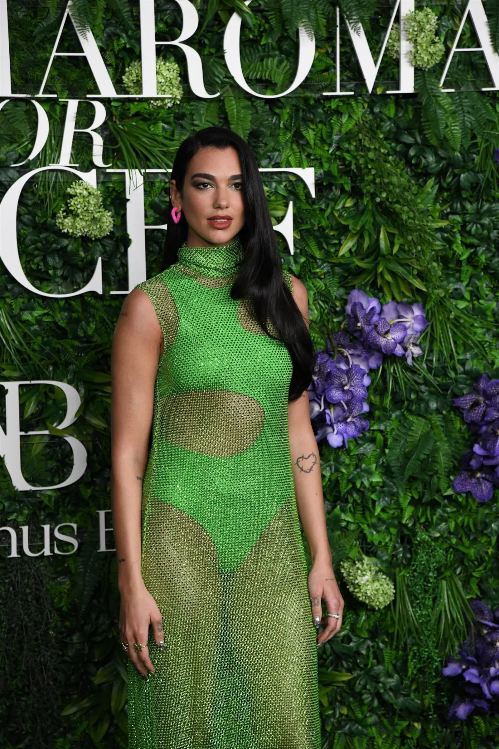 Gaya Seksi Seleb Hollywood Kenakan Warna Lime Green yang Nyentrik