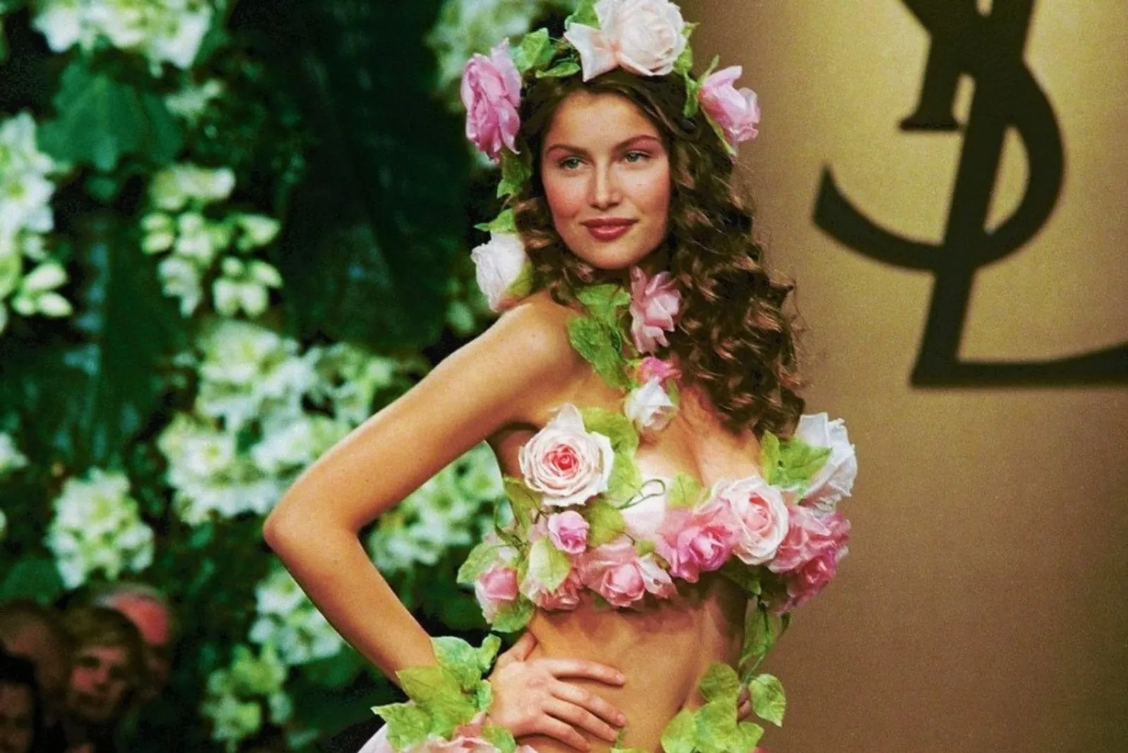 Momen Ikonik Fashion Show di Tahun 90-an, Ada yang Telanjang Dada