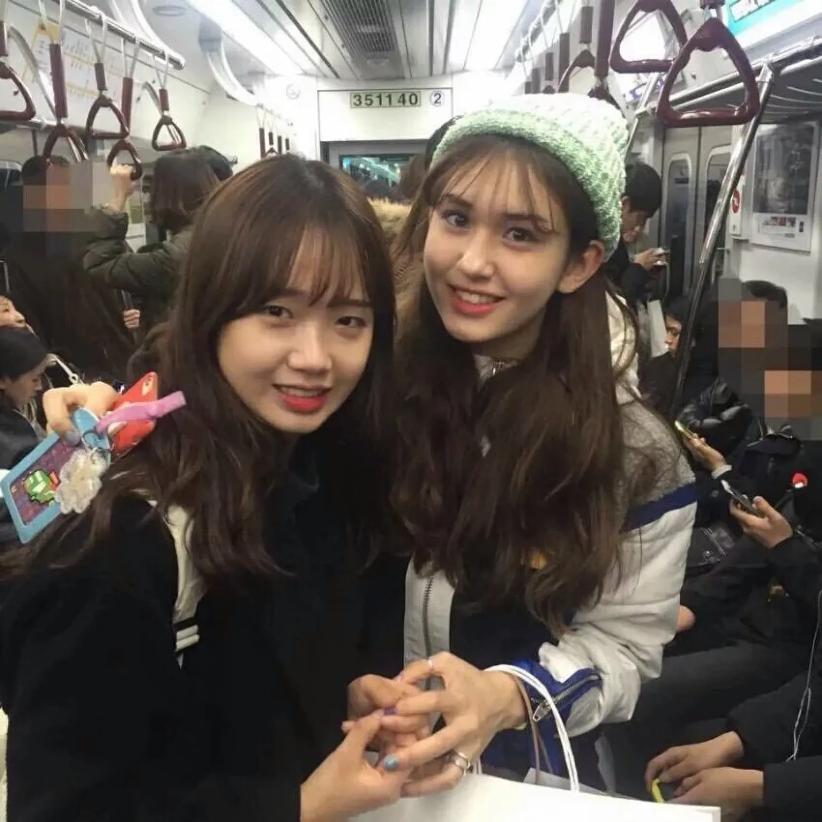 Punya Mobil Mewah, 5 Selebriti Korea Ini Malah Suka Naik Subway