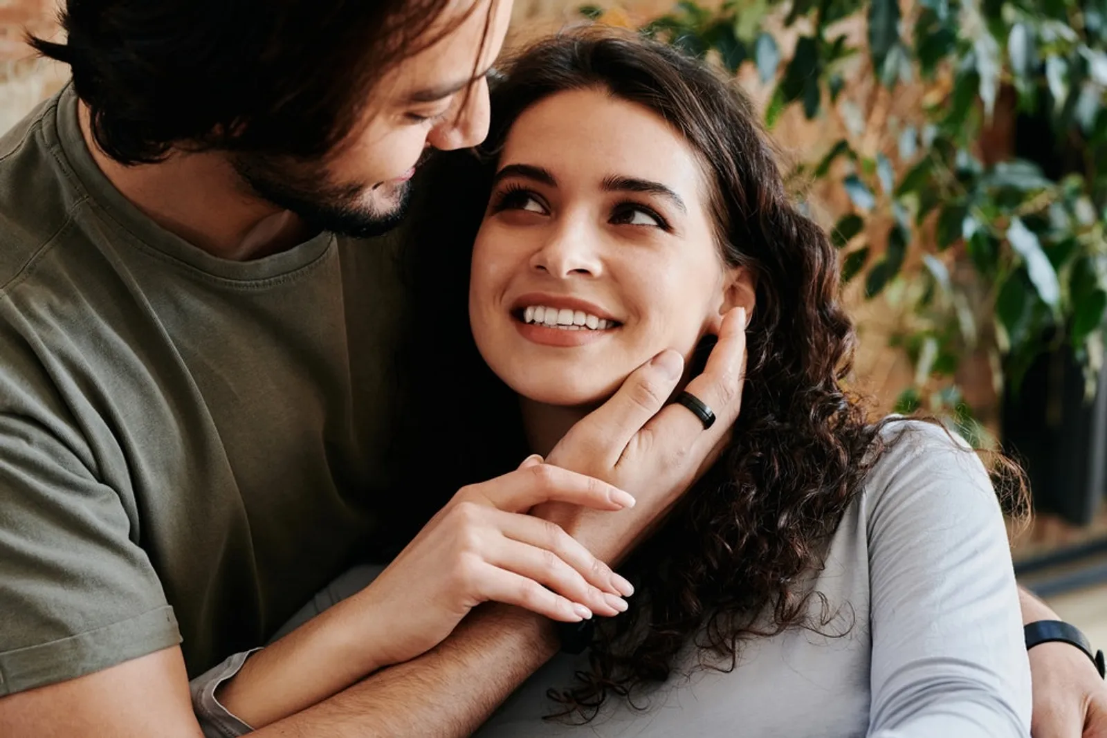 5 Tanda Pasangan yang Mau Berjuang dalam Hubungan, Jangan Sia-siakan