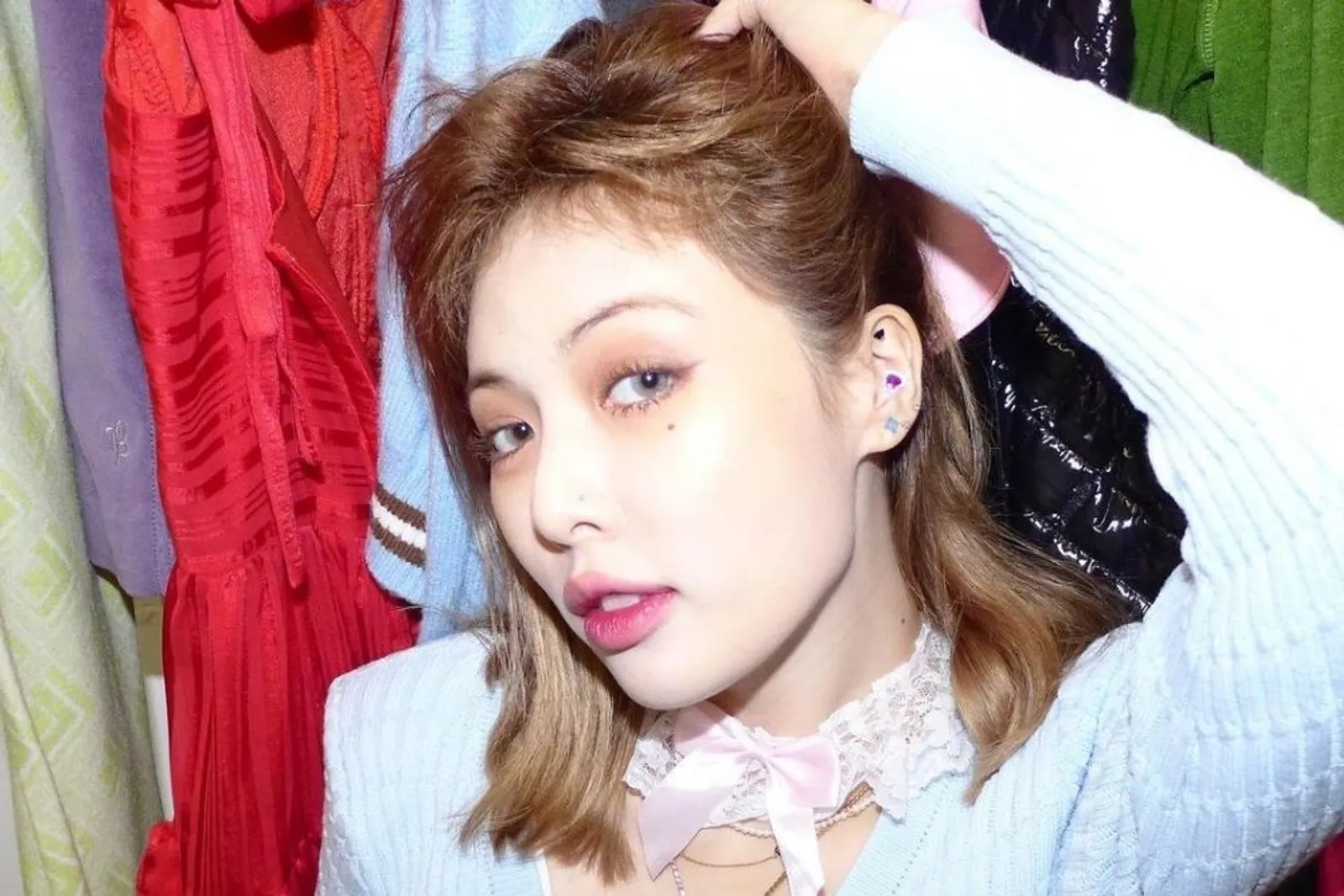 Resmi Dilamar DAWN, Intip Potret HyunA dengan Makeup Minimalis 