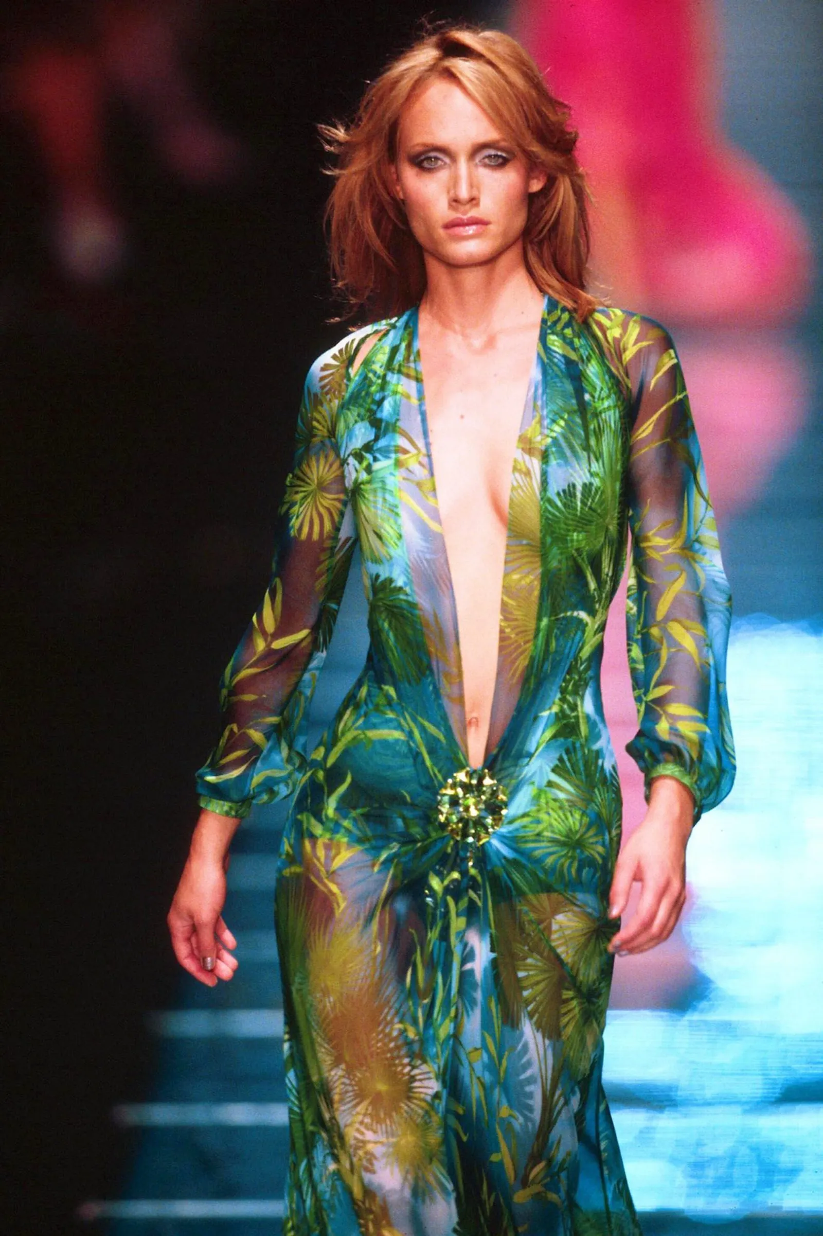 Publik Figur yang Pernah Gunakan Dress Hijau Versace J.Lo yang Ikonik