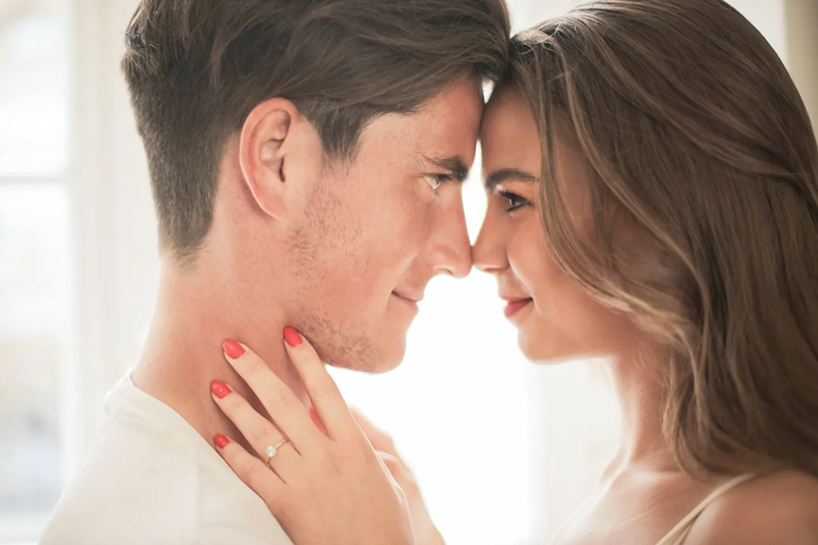 Lakukan 5 Cara Ini Agar Percikan Cinta dengan Suami Tetap Menyala!