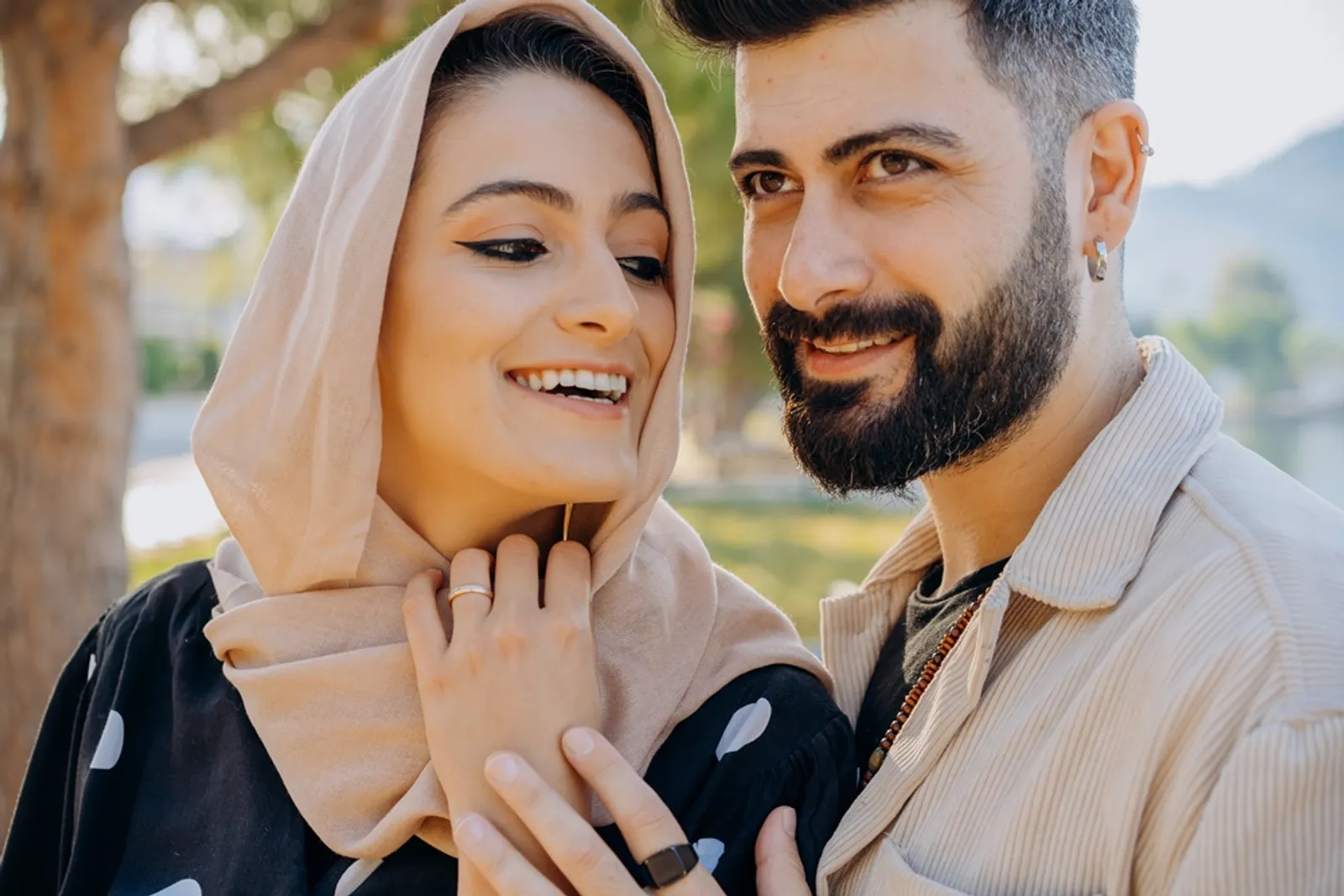 Bolehkah Istri Memegang Kepala Suami dalam Islam?