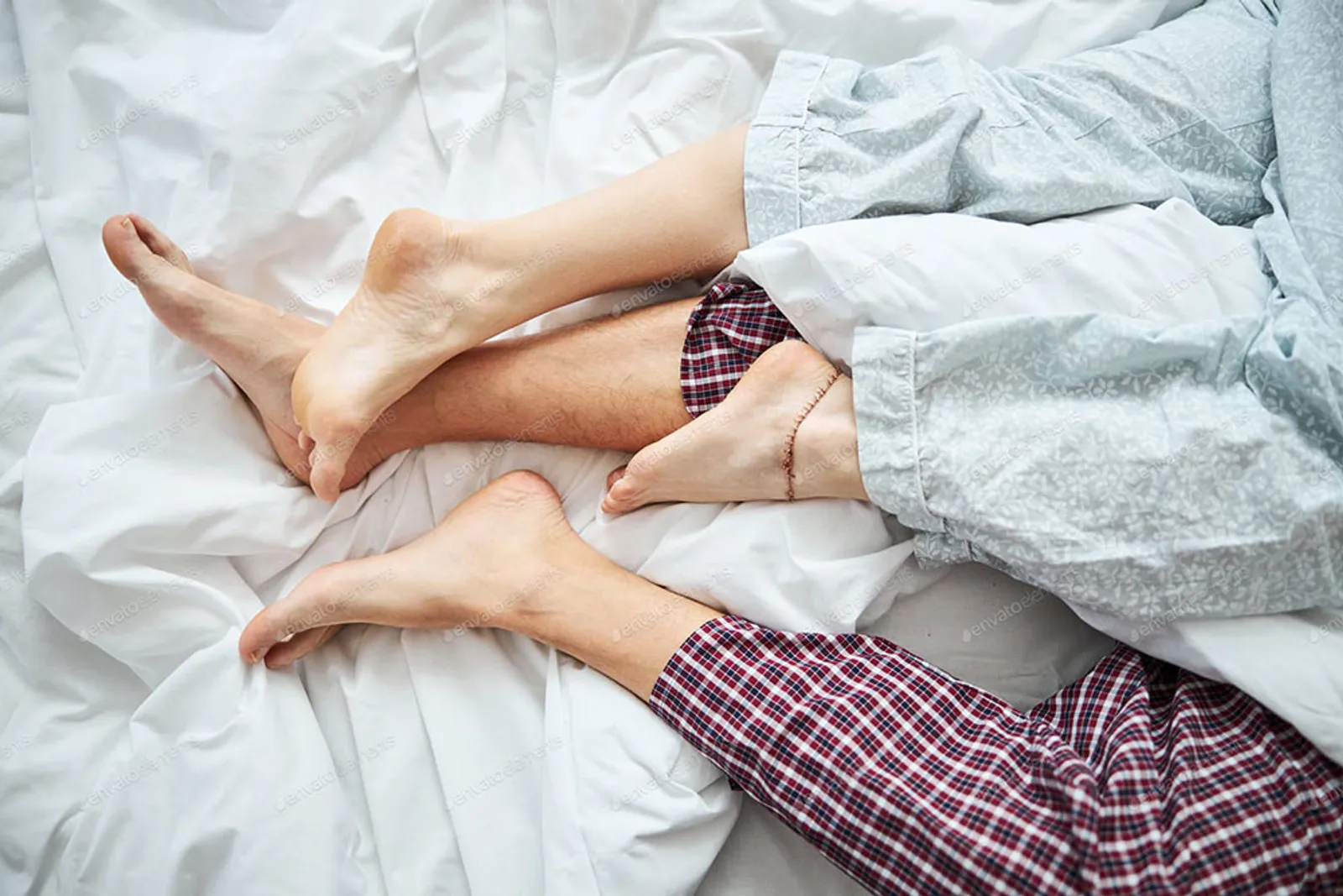 10 Arti Posisi Tidur Kamu dan Pasangan, Menurut Pakar Bahasa Tubuh