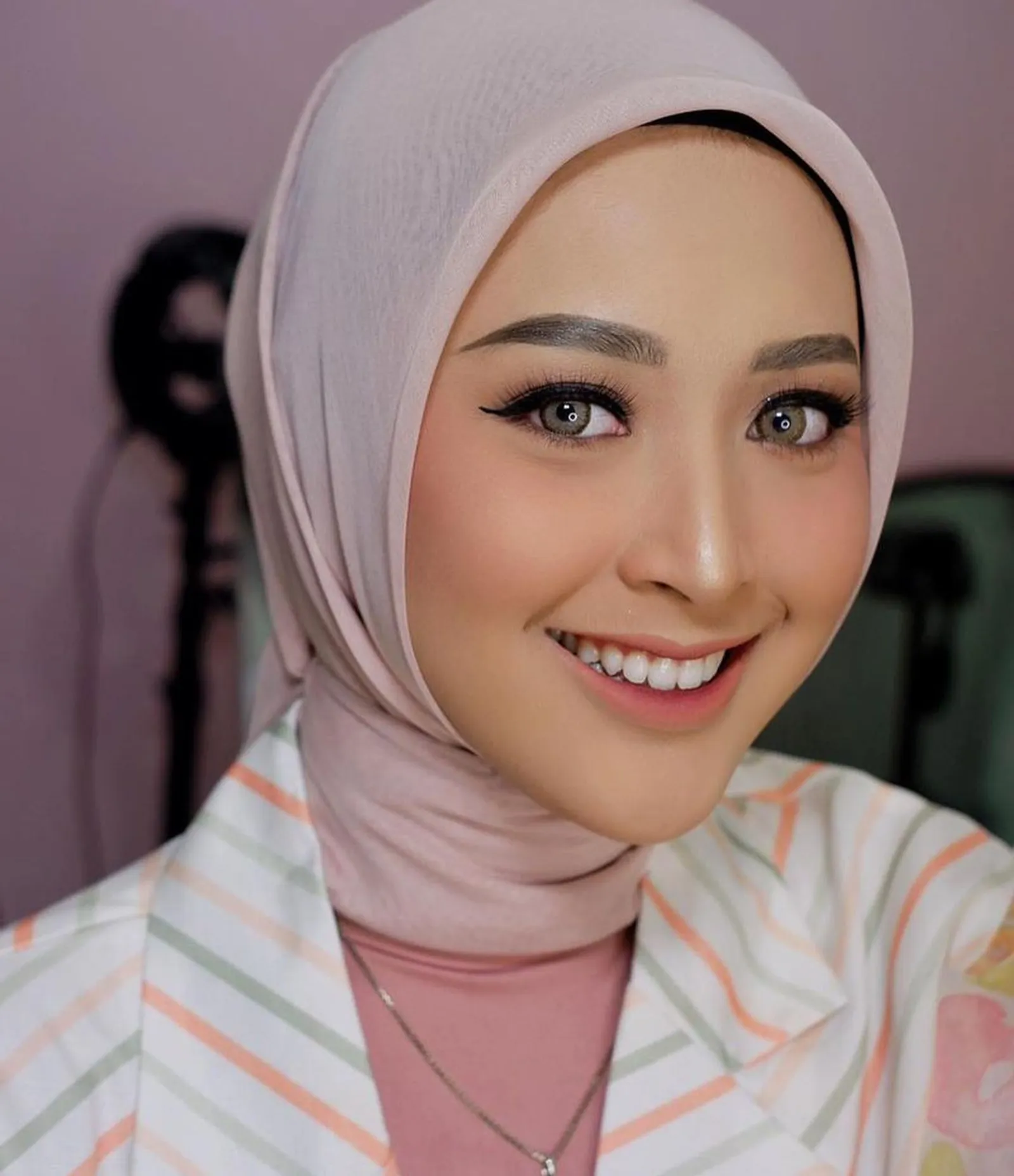 Berawal dari Cari Kegiatan, Ini Kisah Beauty Influencer Delmira Prabu