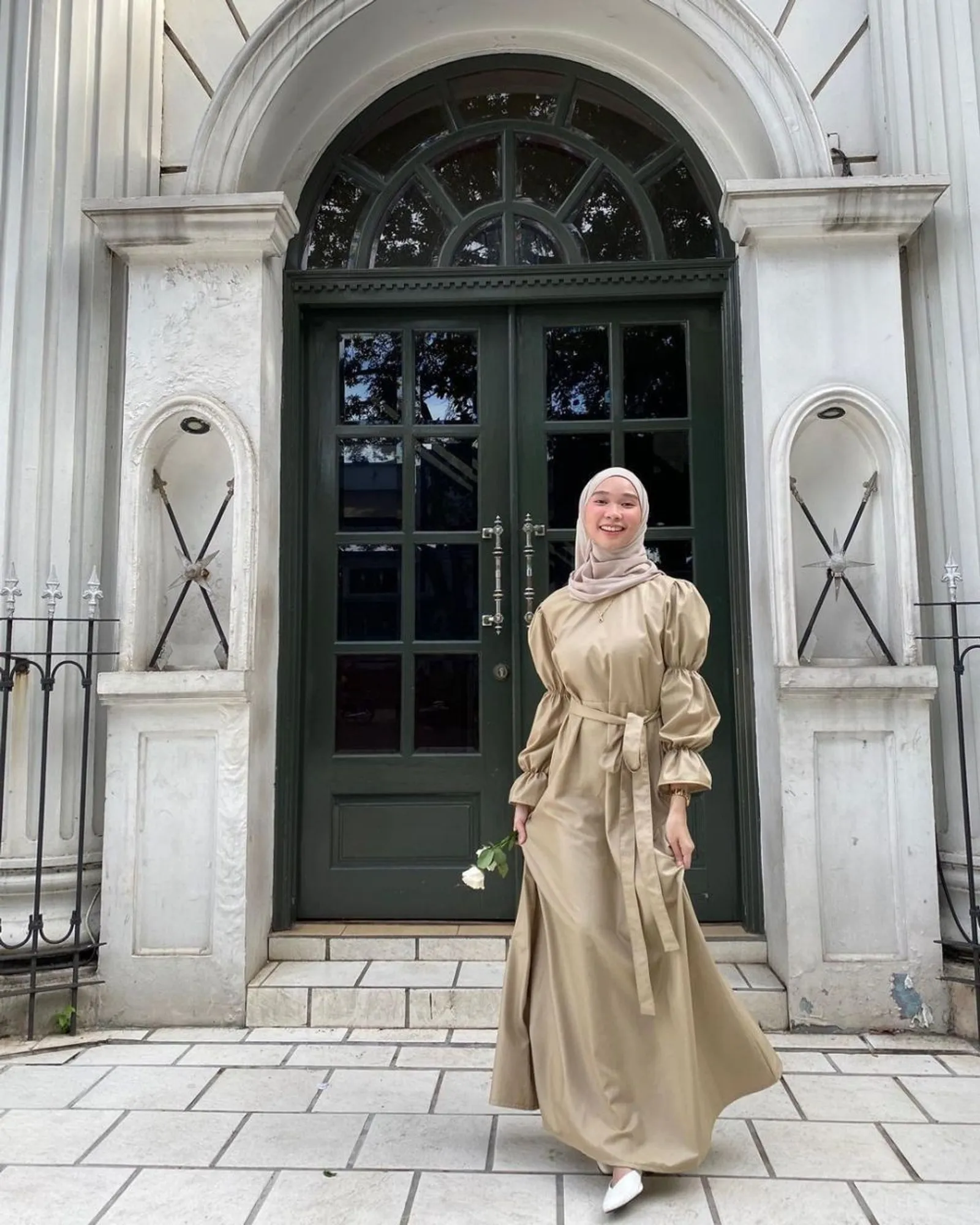 Inspirasi Dress Formal untuk Perempuan Hijab