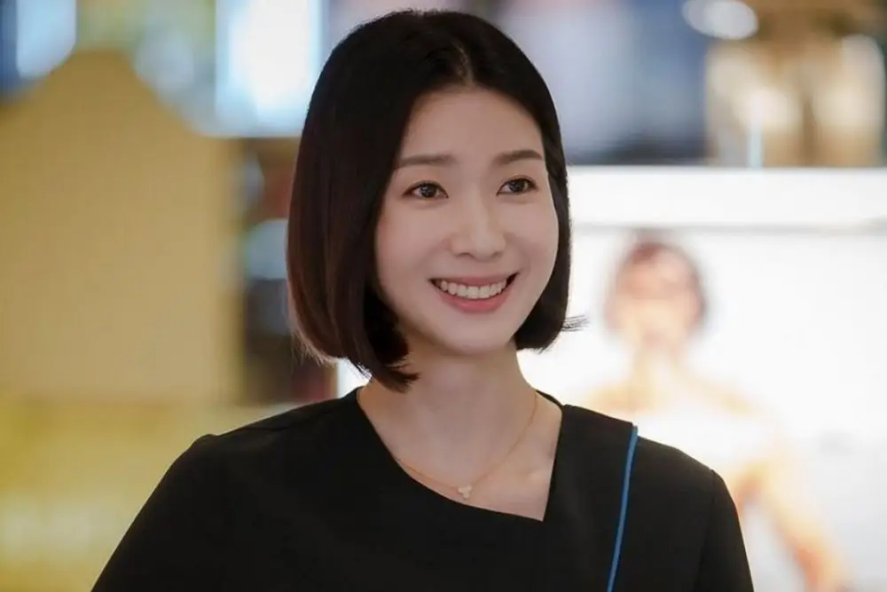 Pesona Manis Kim Ji Hyun, Manajer Kosmetik di Drama 'Thirty Nine'