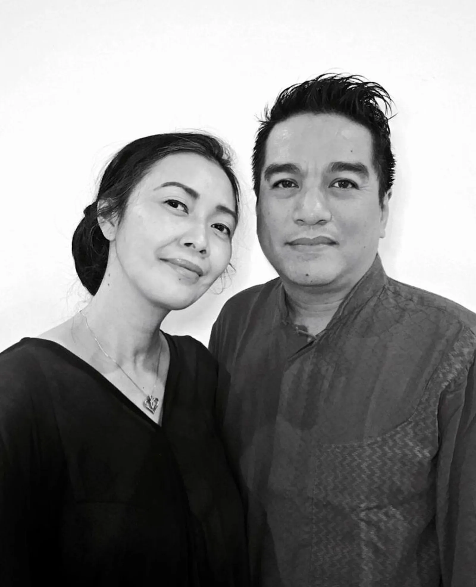 Menetap di Bali, Ini 9 Potret Mesra Indra Lesmana dan Istri Tercinta