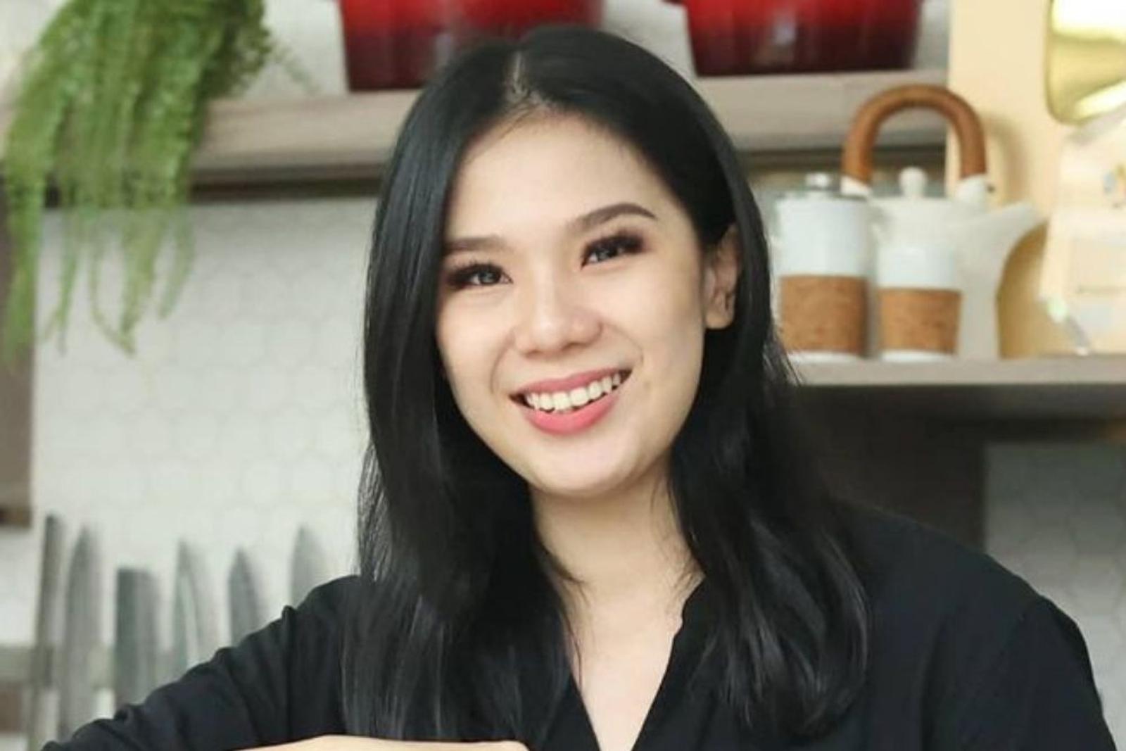 Pesona Devina Hermawan, Chef Cantik yang Pamer Pisau Seharga Rp42 Juta