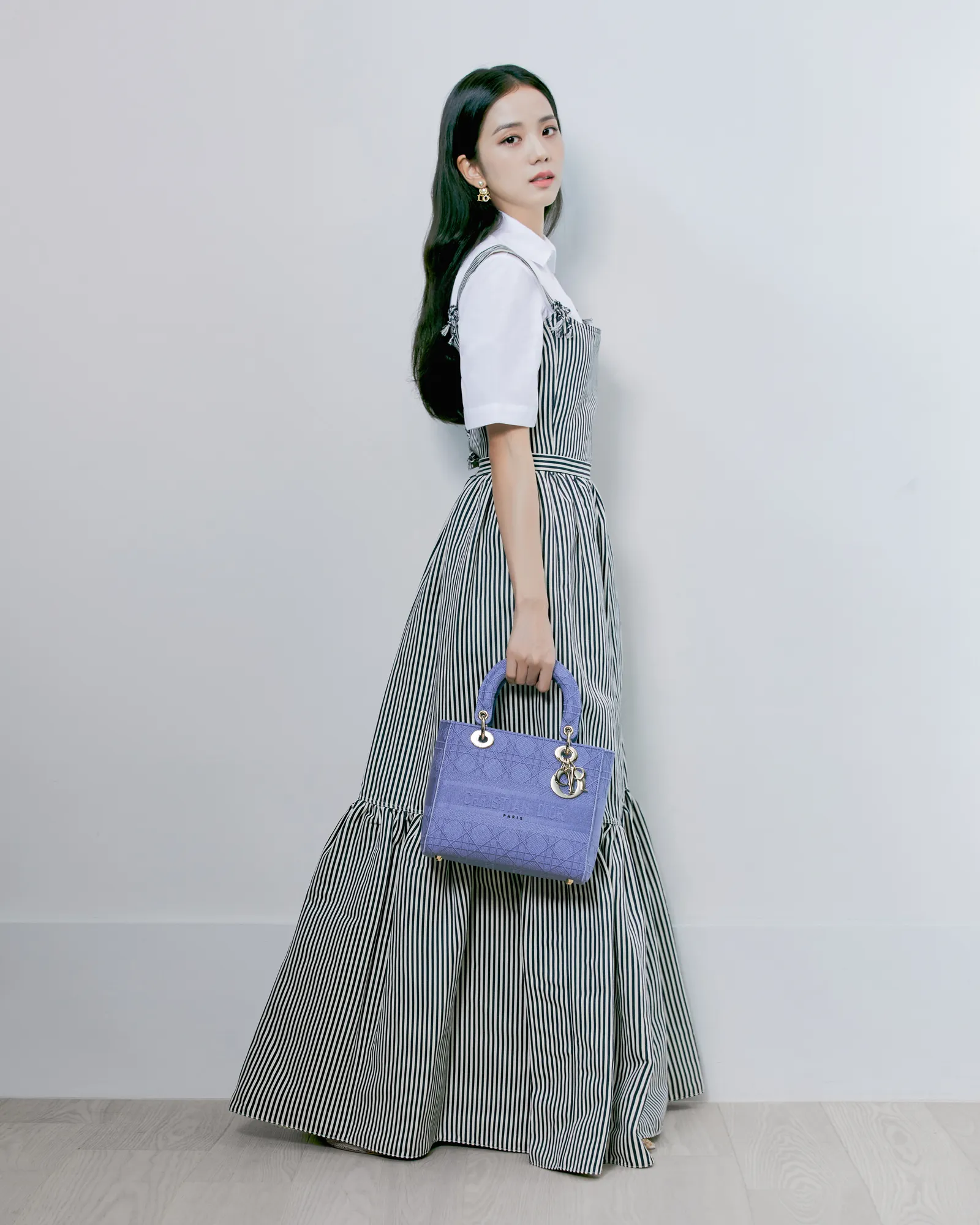Mewah dan Glamor, Ini 10 Gaya Terbaik Jisoo BLACKPINK Pakai Dress Dior