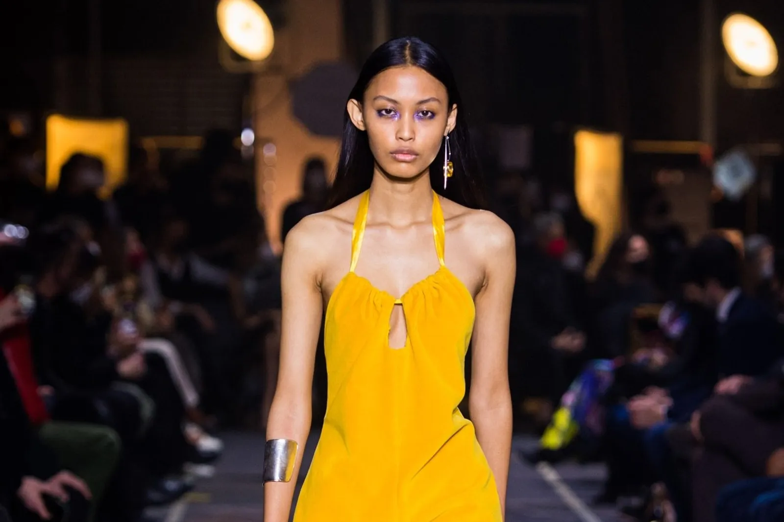 Potret Nafa Salvana, Cewek Karawang yang Jadi Model Milan Fashion Week