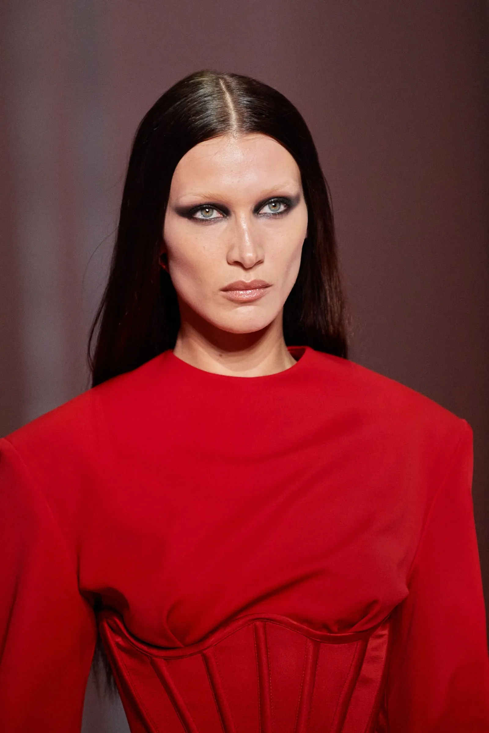 7 Hal Menarik di Versace Fall 2022 Milan Fashion Week