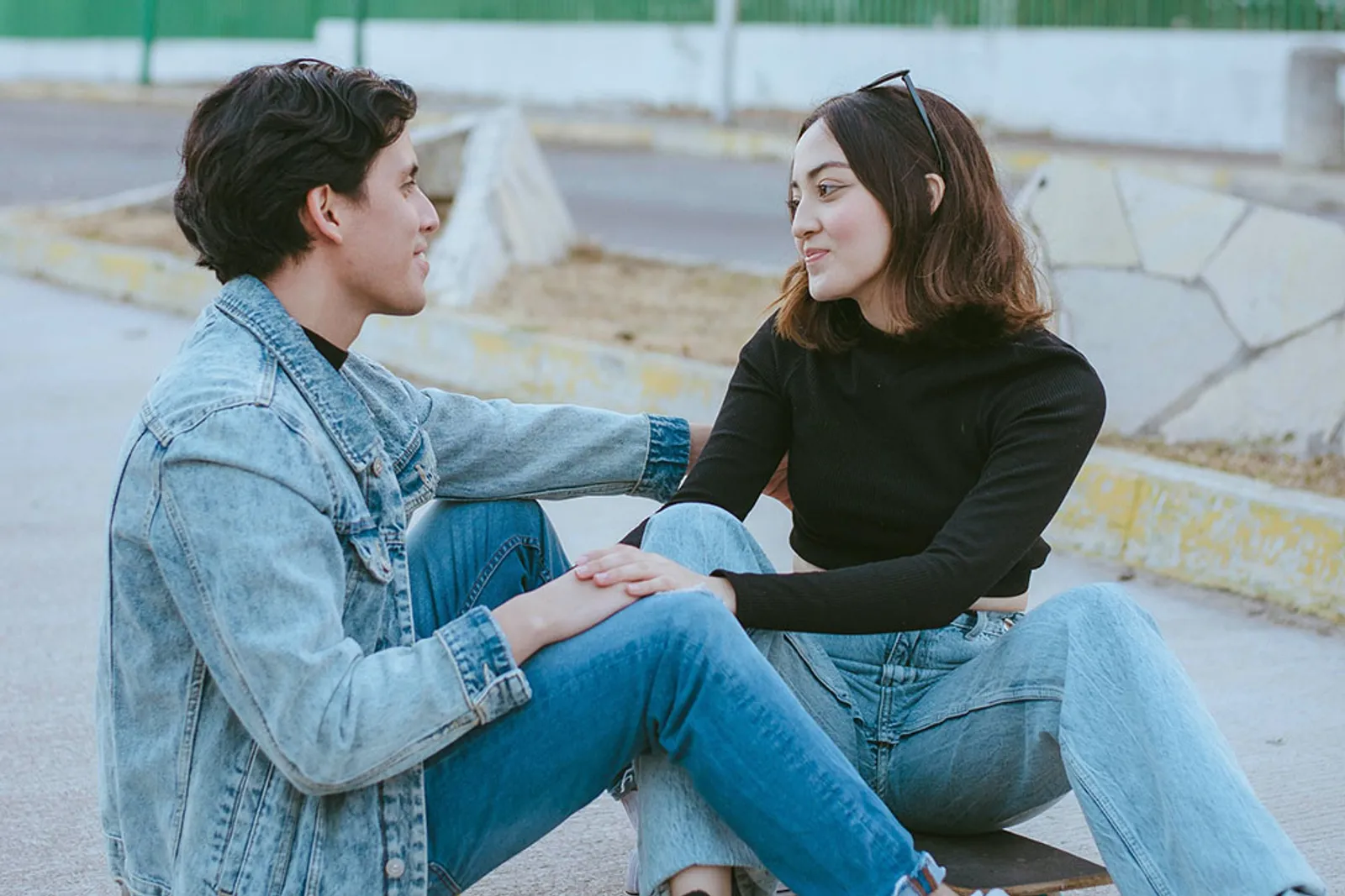 Cara Agar Hubungan Platonik Tak Berubah Jadi Selingkuh Emosional 