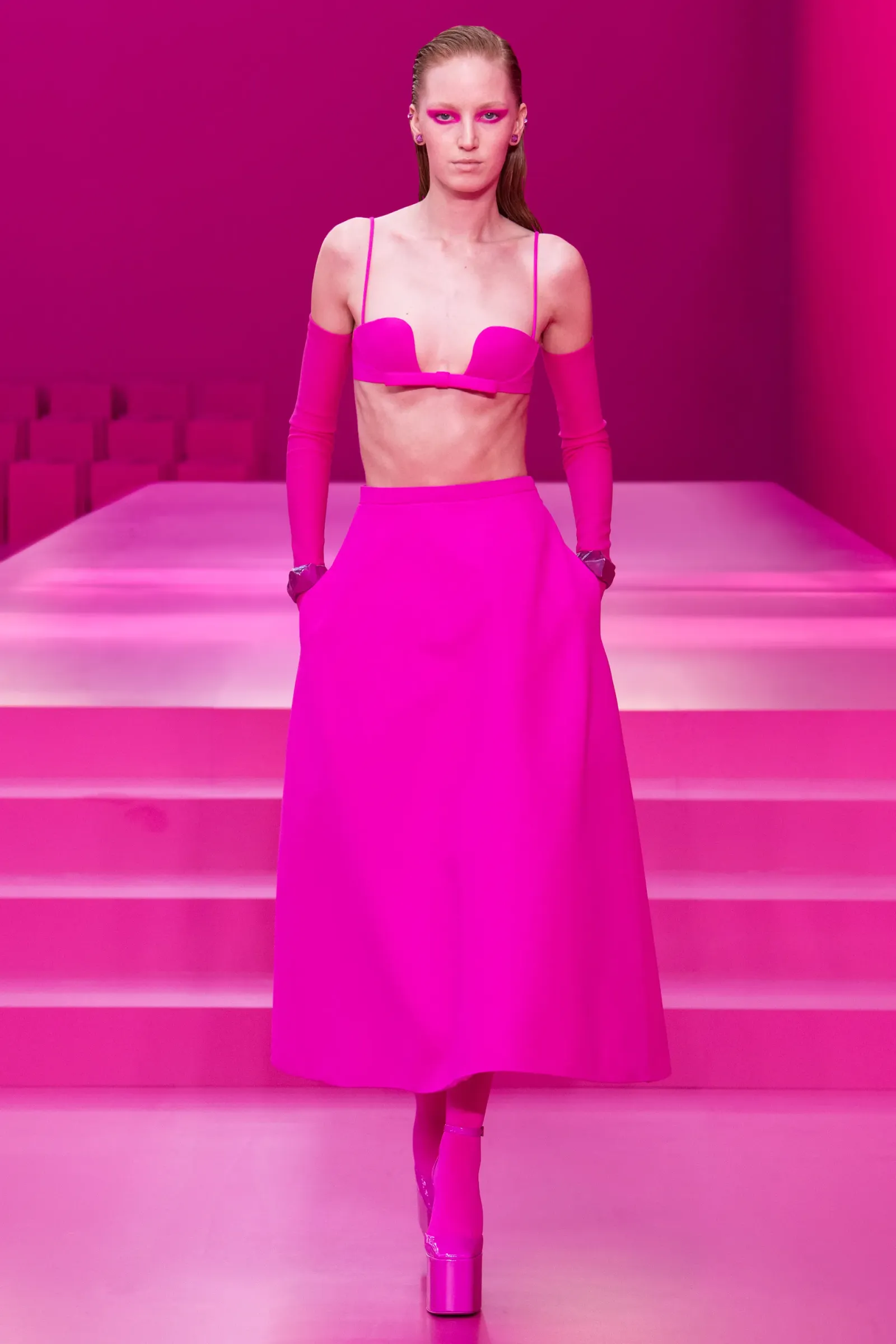 Serba Pink, Ini 5 Hal Menarik dari Koleksi Valentino Fall/Winter 2022