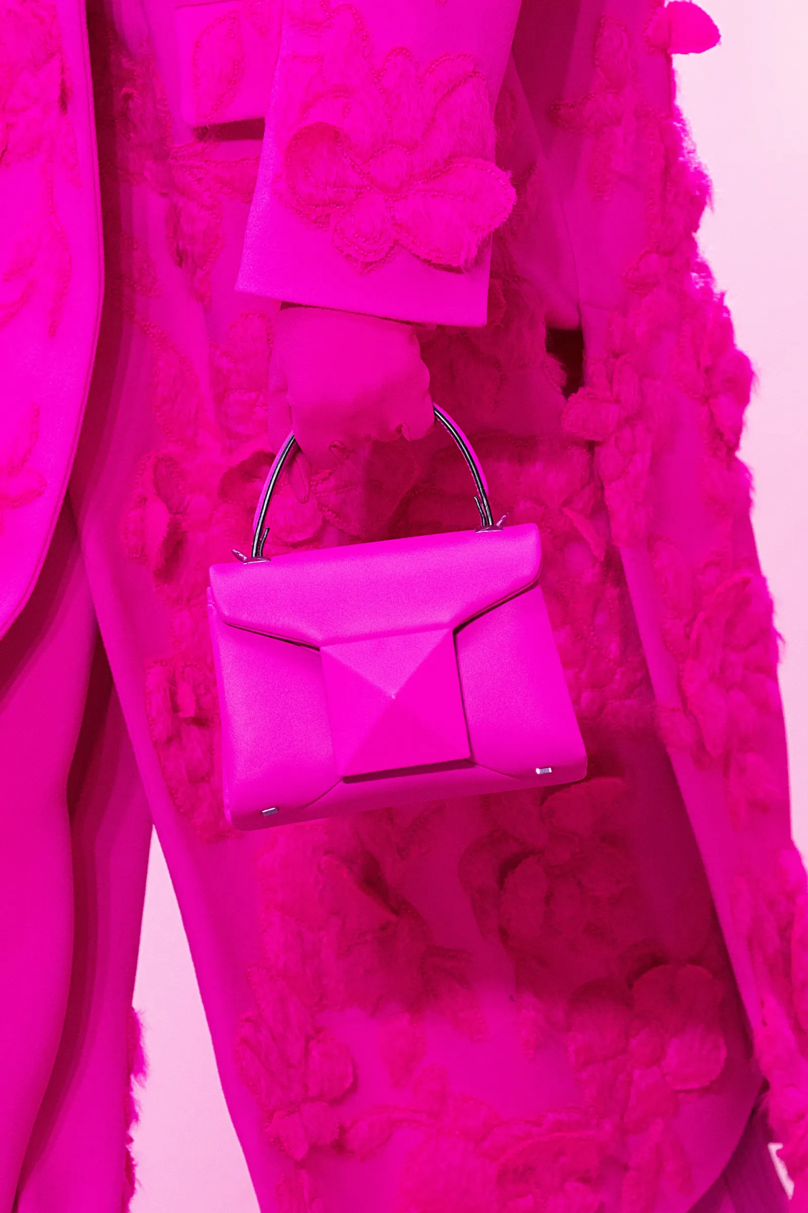 Serba Pink, Ini 5 Hal Menarik dari Koleksi Valentino Fall/Winter 2022