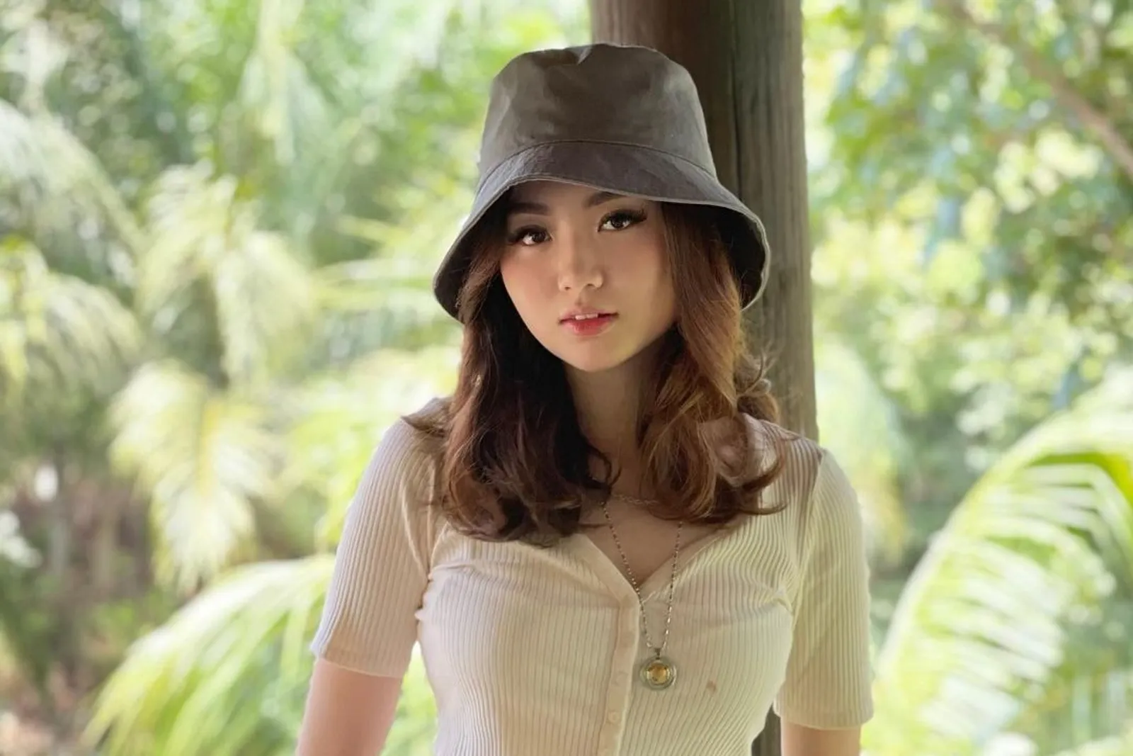 Gaya Vanessa Khong, Calon Istri Indra Kenz yang Suka Pakai Bucket Hat