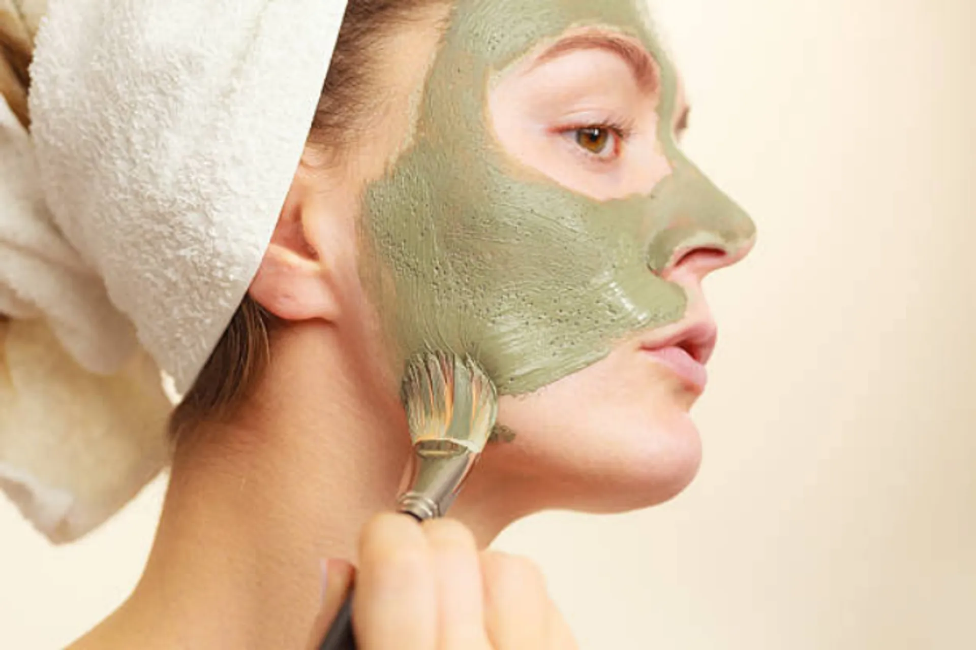 7 Rekomendasi Mugwort Mask yang Bikin Wajah Bebas Jerawat