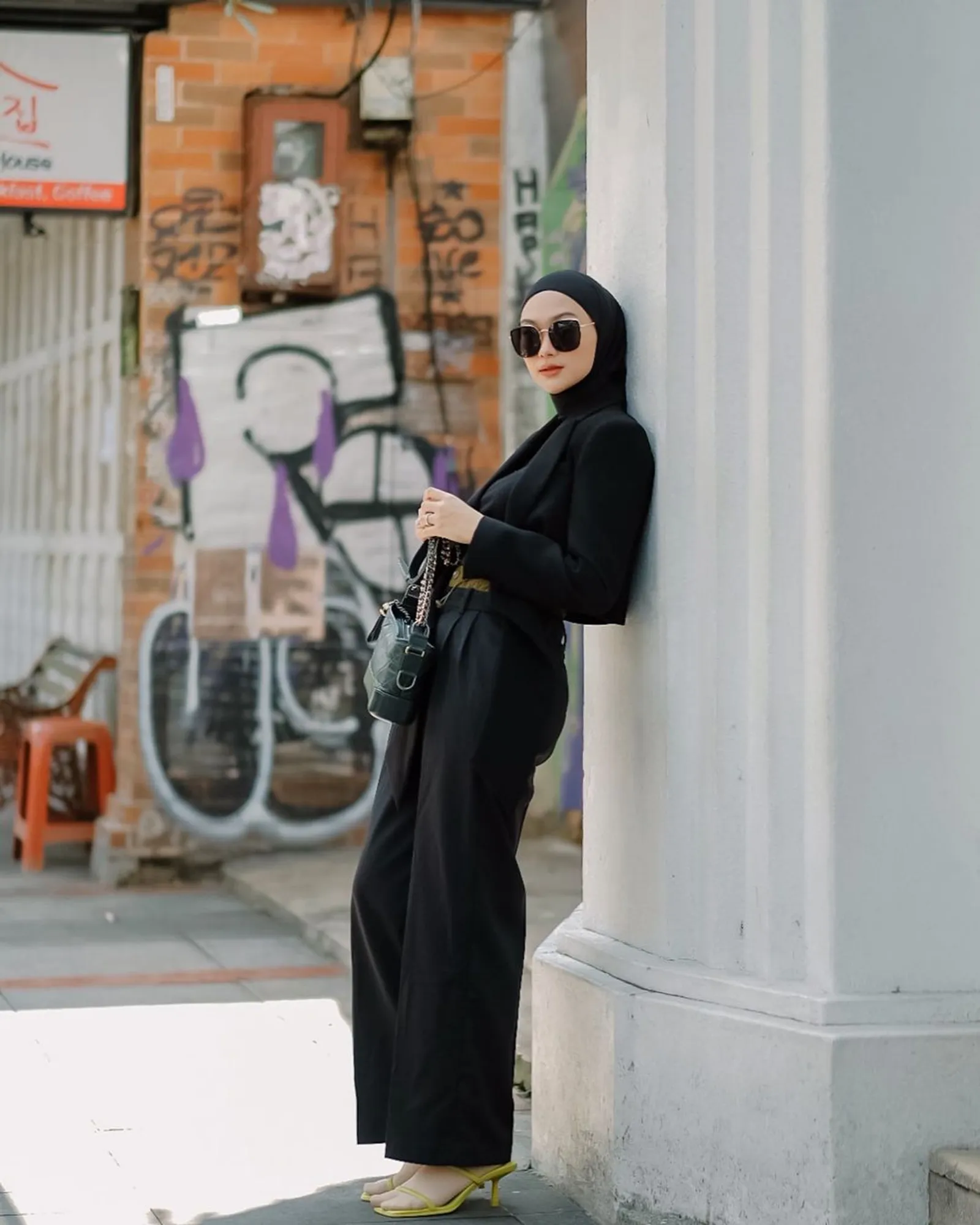 Rekomendasi Warna Hijab yang Membuat Wajah Terlihat Lebih Tirus