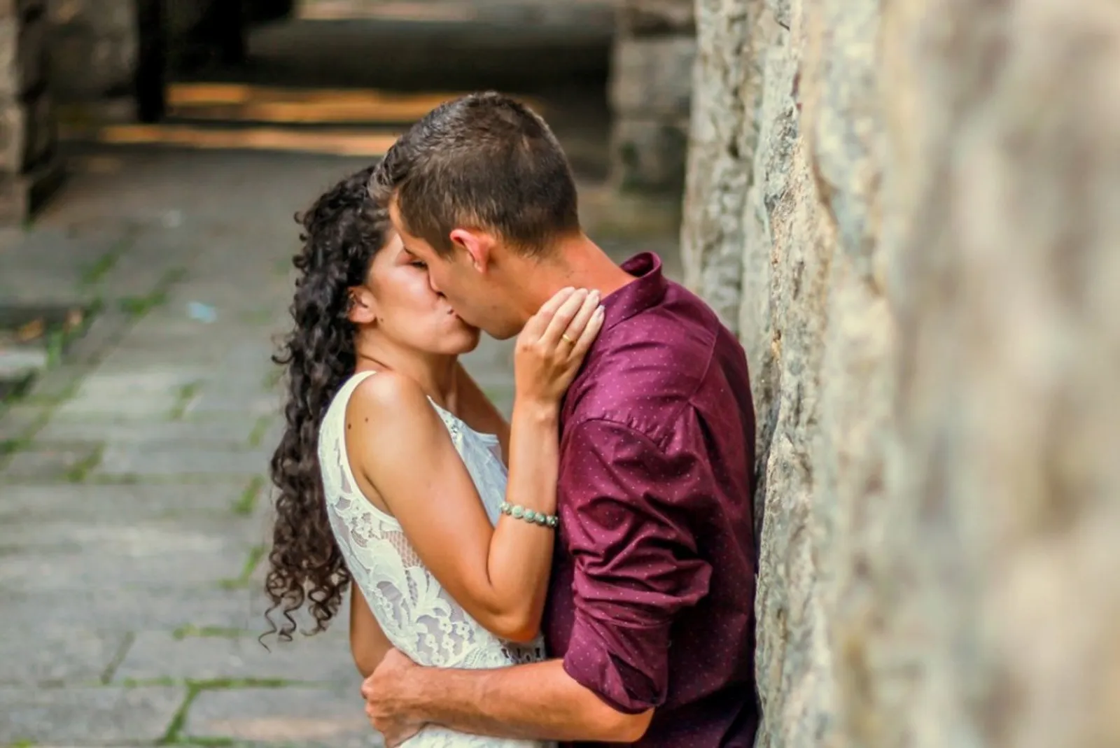 6 Tips Berciuman untuk Pemula, Agar Tak Cuma Asal Nempel!