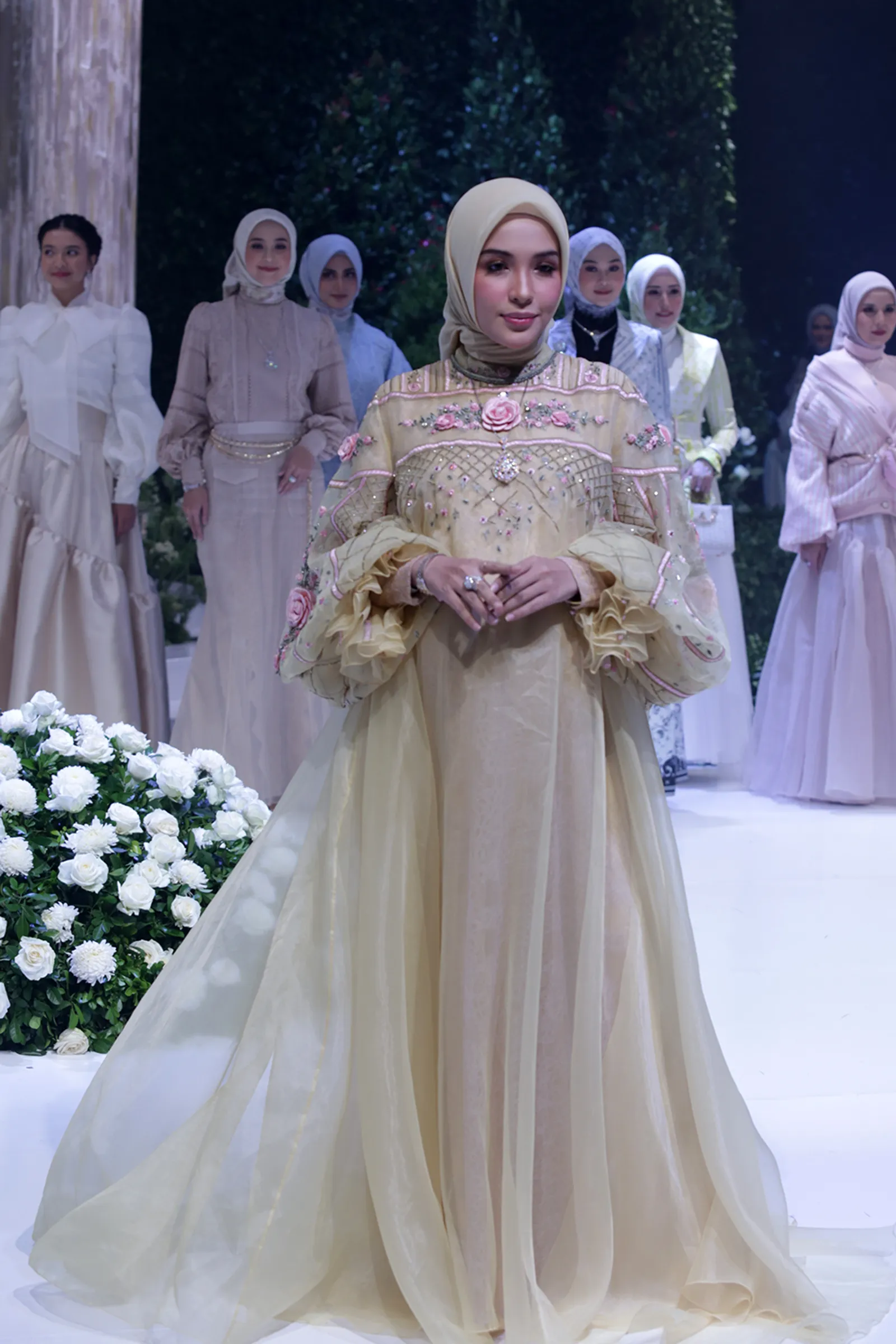 Fashion Show Tunggal Perdana Ayu Dyah Andari Rayakan 11 Tahun Berkarya