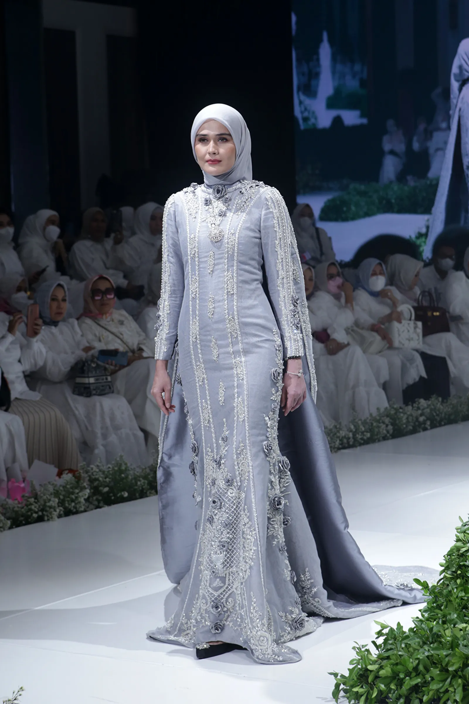 Fashion Show Tunggal Perdana Ayu Dyah Andari Rayakan 11 Tahun Berkarya