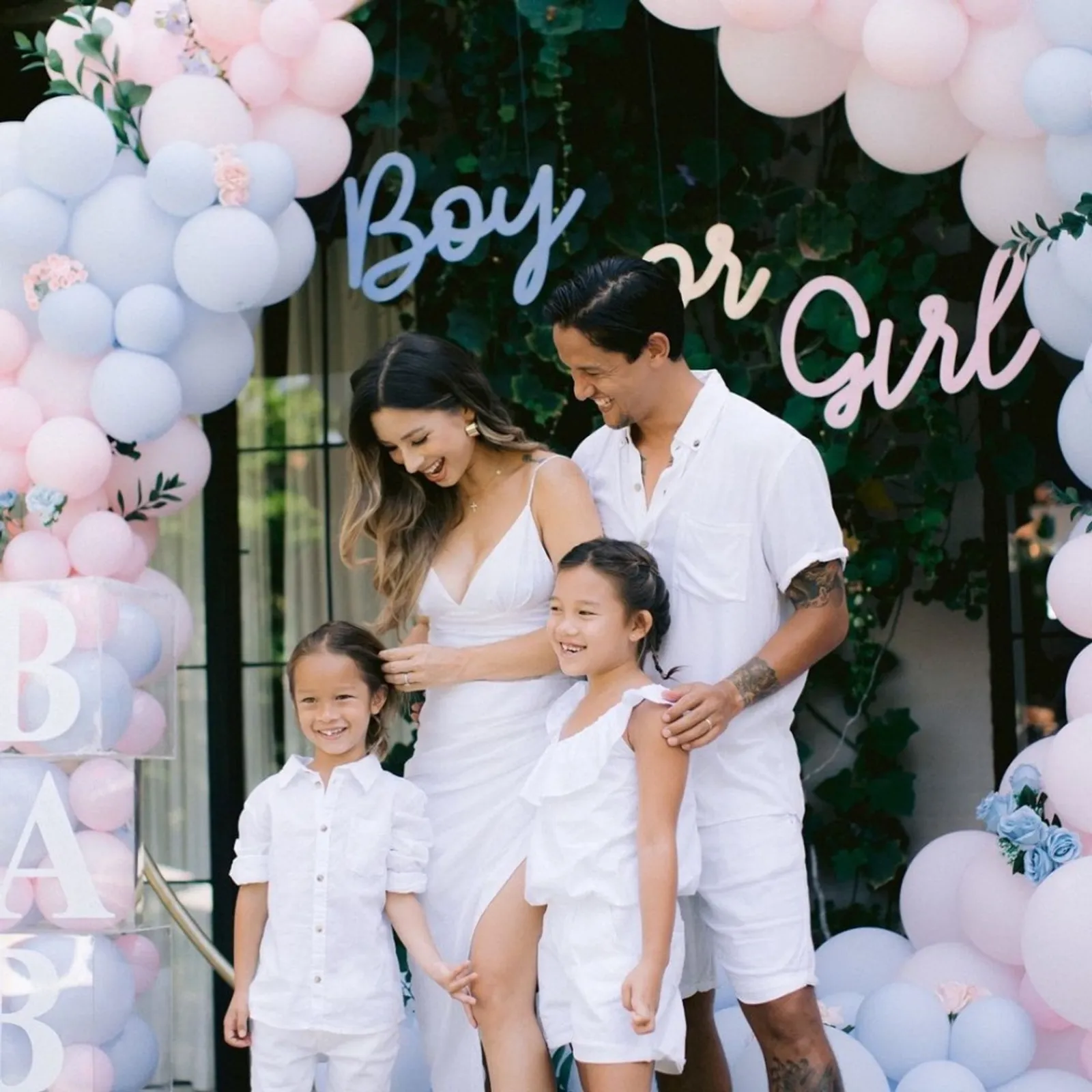 Gemas! Intip 10 Momen Gender Reveal Artis yang Unik dan Curi Perhatian