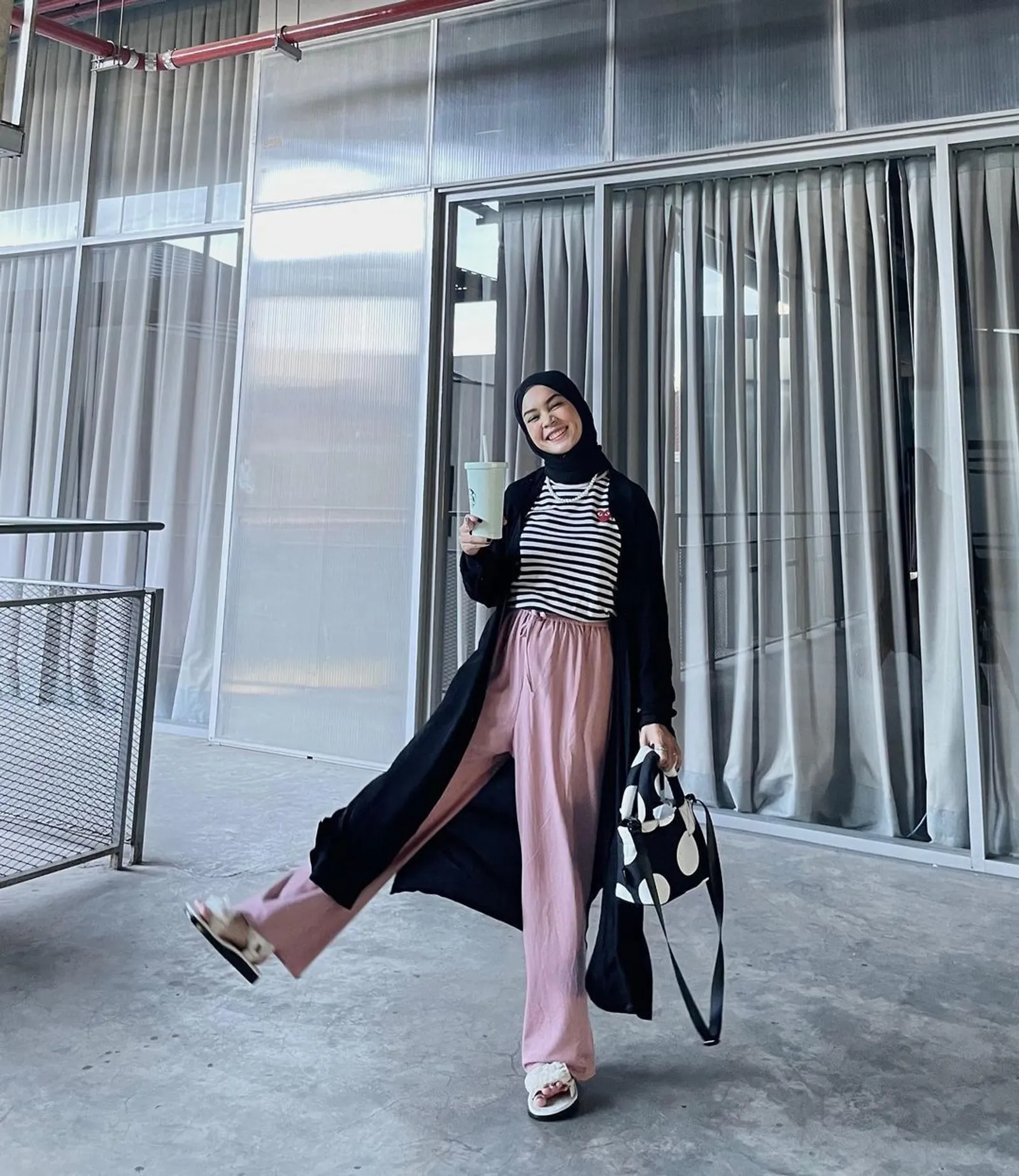 Cara Mix & Match OOTD Hijab Bernuansa Minimalis