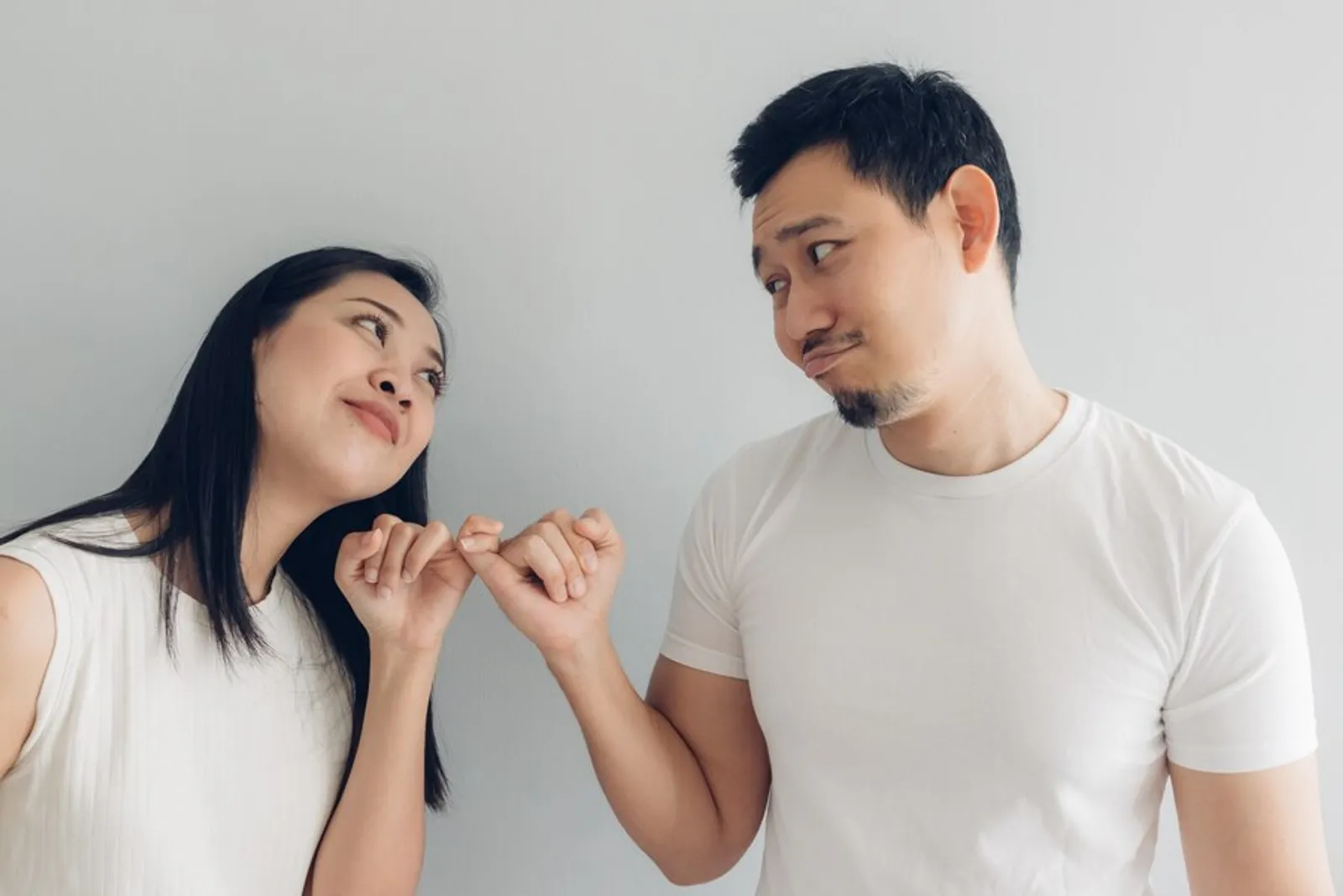 9 Cara Menjadi Sahabat yang Baik untuk Pasangan