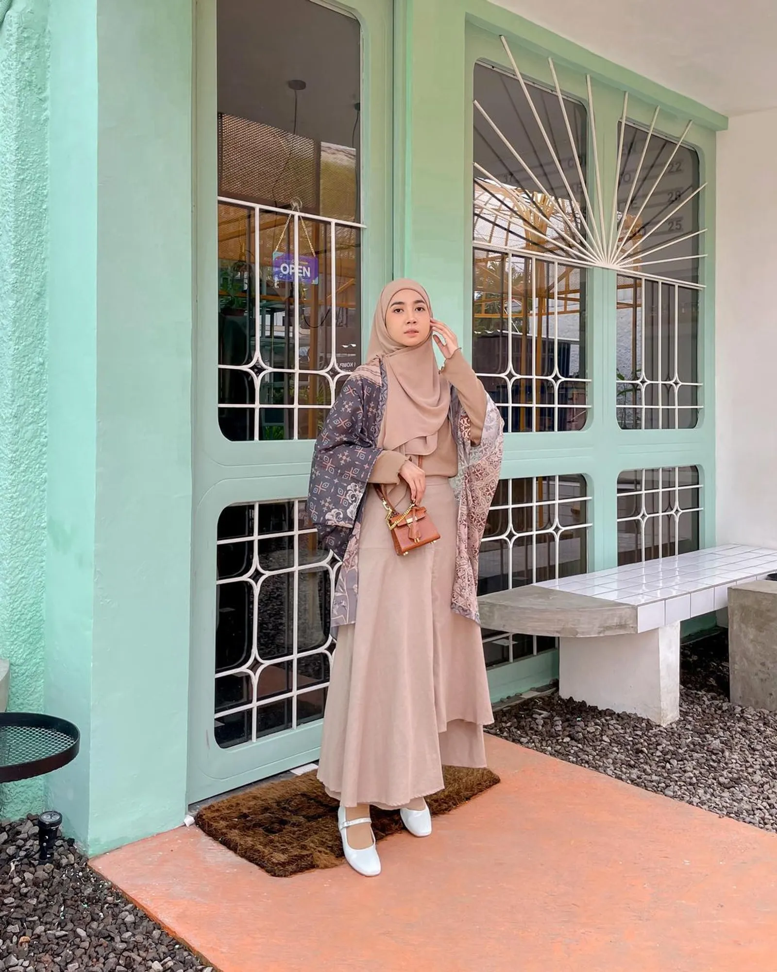 10 Outfit Bukber Hijab yang Santai tapi Sopan, Yuk Coba!