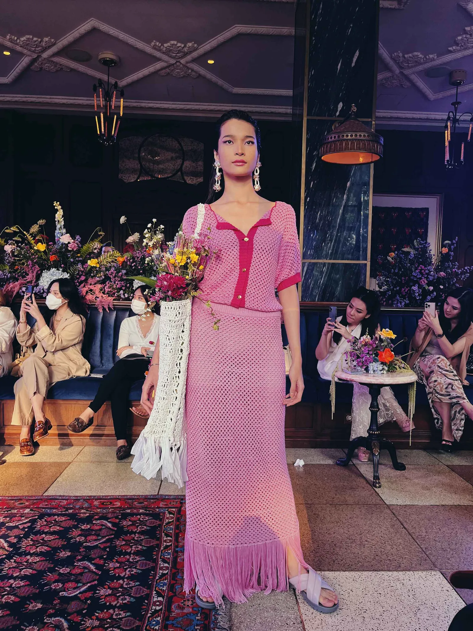 5 Hal Unik dari Koleksi Fashion Nagita Slavina 'Dashing Blooming'