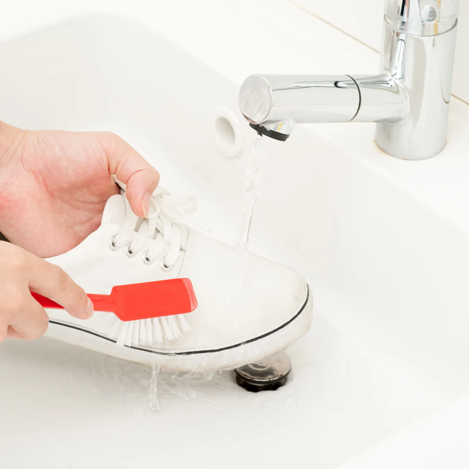 Cara Menyimpan Sepatu yang Benar Supaya Nggak Cepat Rusak