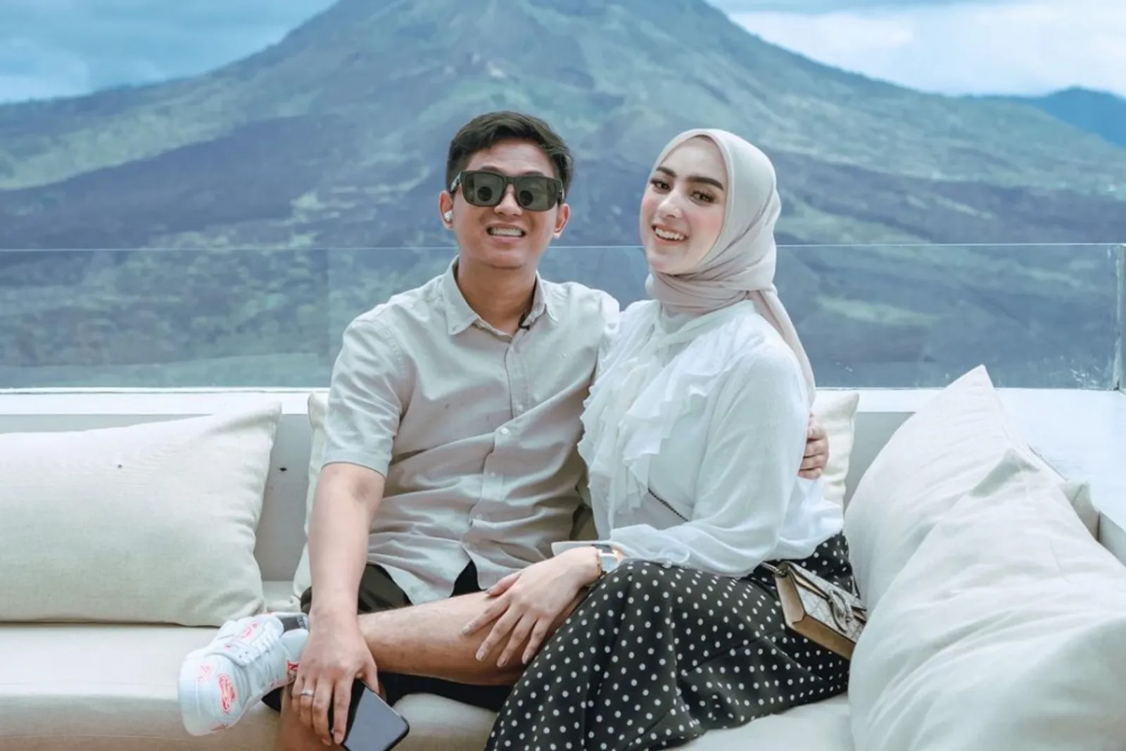 Diisukan Cerai, 9 Fakta Perjalanan Cinta Doni Salmanan & Dinan Fajrina