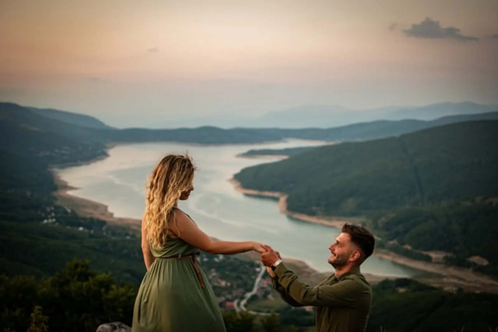 10 Afirmasi Positif untuk Menarik Hubungan Romantis