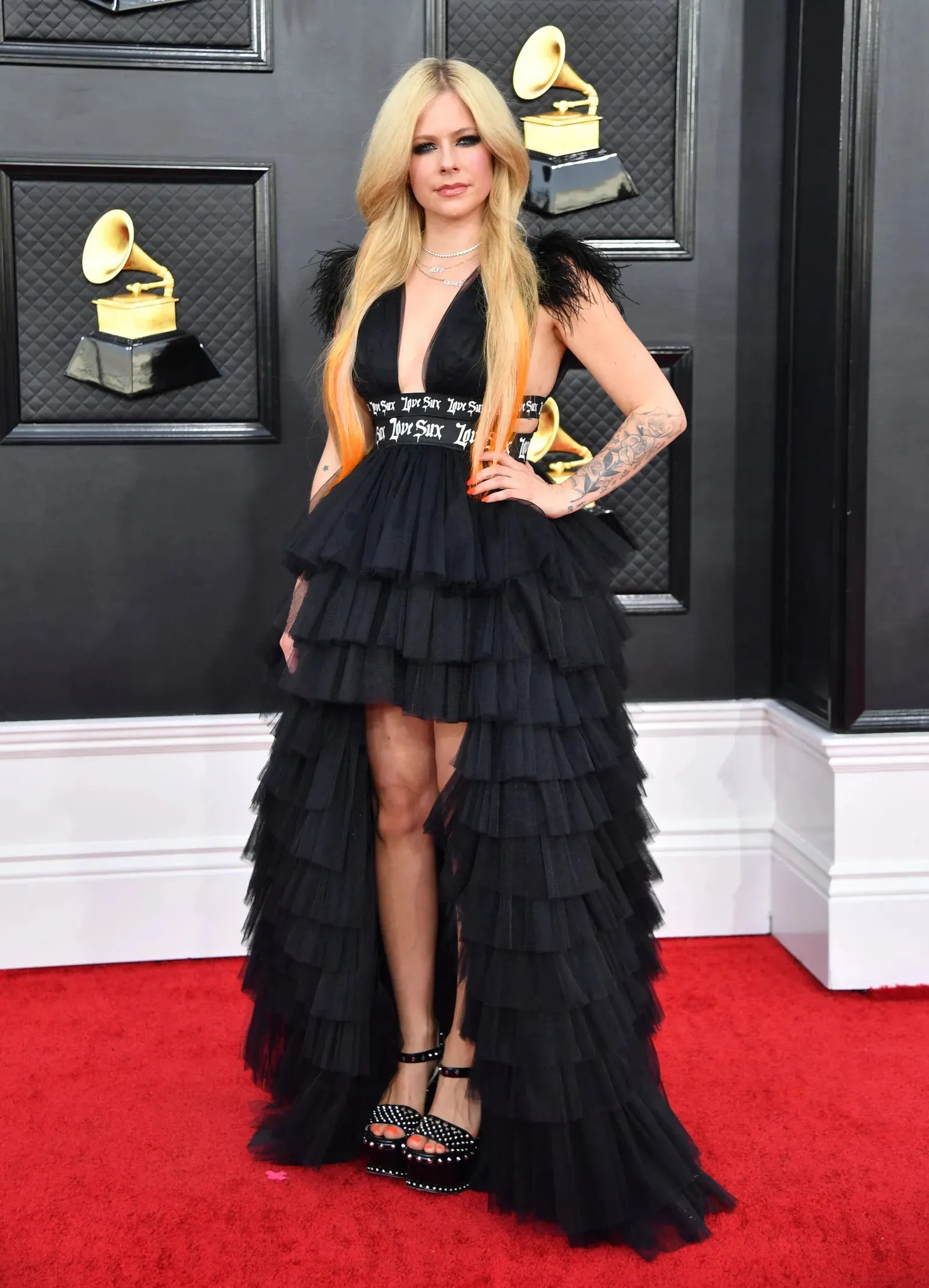 7 Gaya Seksi Artis Perempuan di Grammy Awards 2022