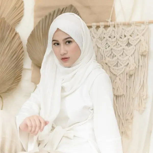 #PopbelaOOTD: Sambut Momen Ramadan Menggunakan Hijab Putih Ini