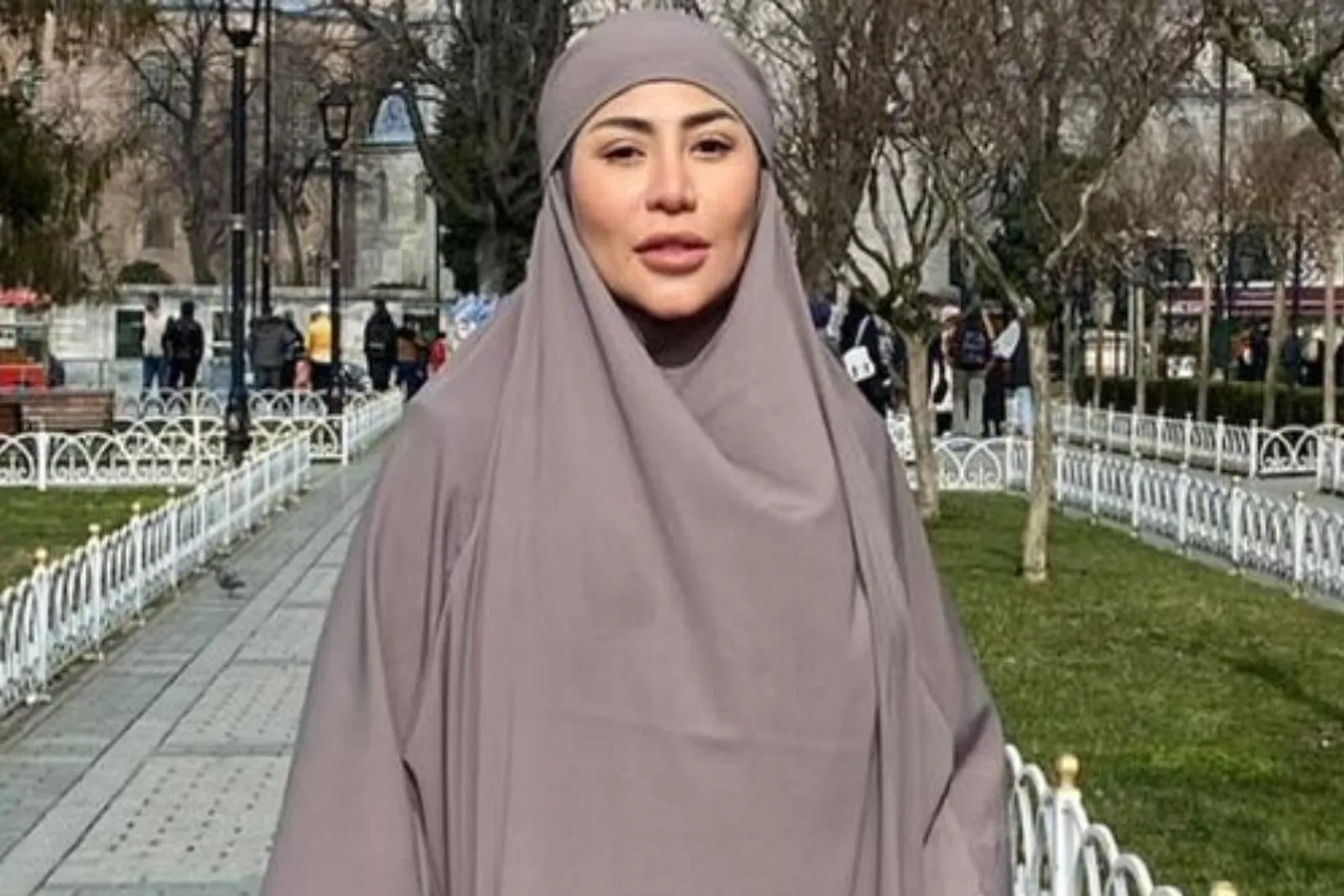 Lesty Kejora dan Pedangdut Lainnya yang Mantap Kenakan Hijab
