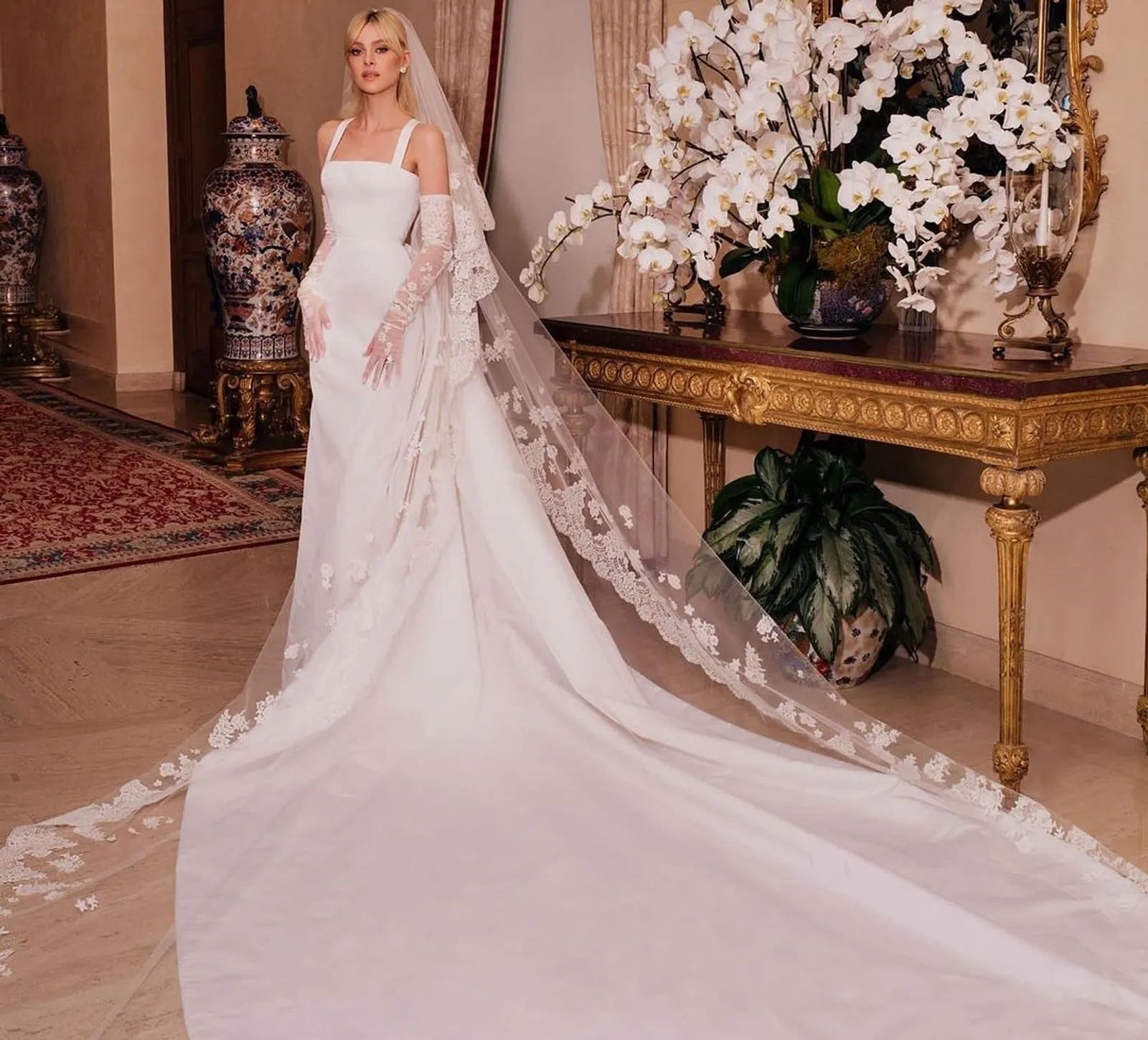 Deretan Publik Figur yang Andalkan Valentino untuk Gaun Pernikahan