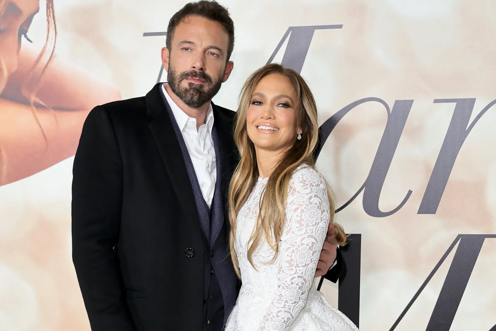 Kembali Tunangan, Ini 9 Gaya Terbaik Jennifer Lopez dan Ben Affleck 