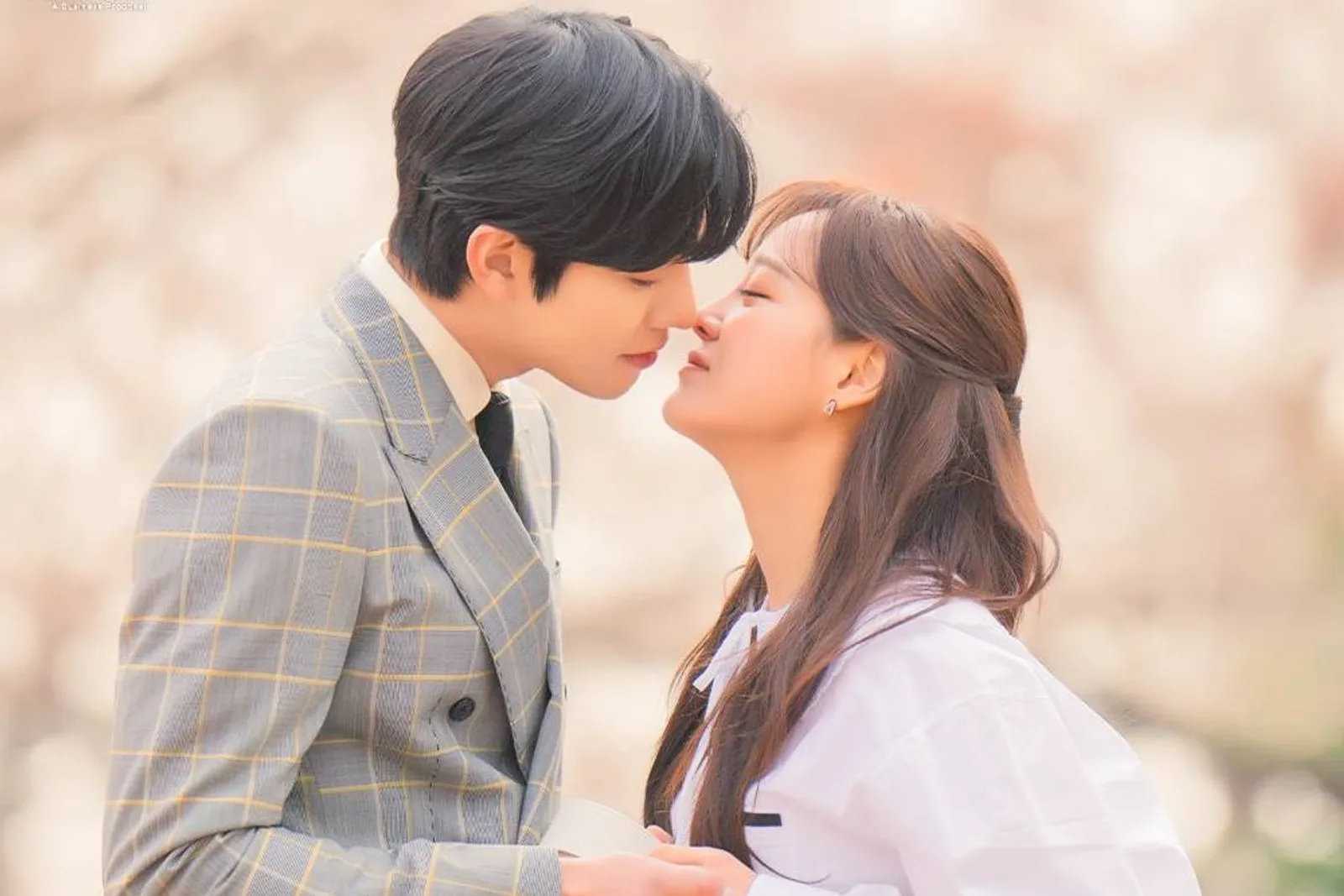 10 Momen Lamaran di Drama Korea Paling Romantis, Bikin Hati Meleleh!