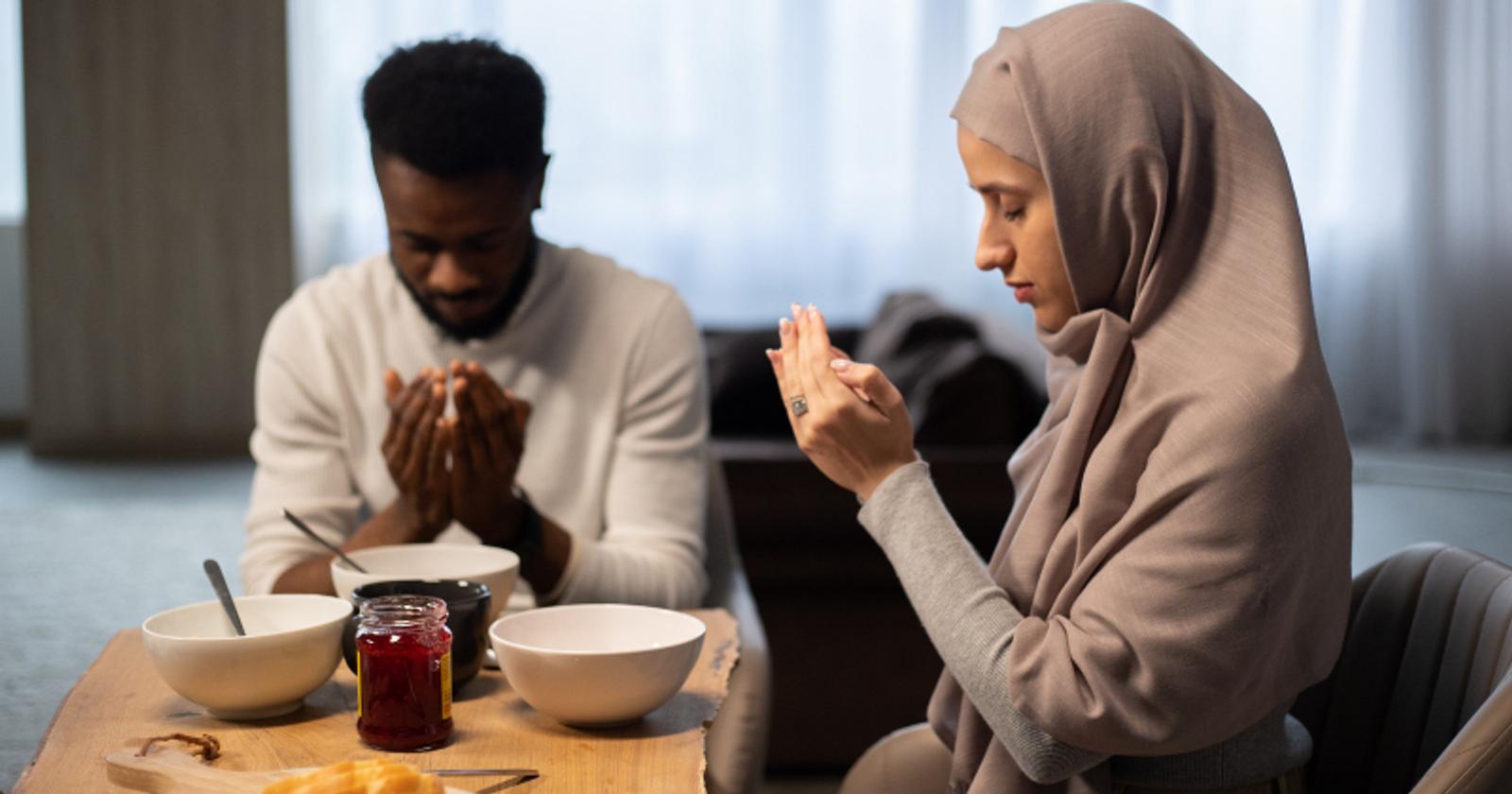 70 Ucapan Selamat Berbuka Puasa Romantis untuk Pasangan