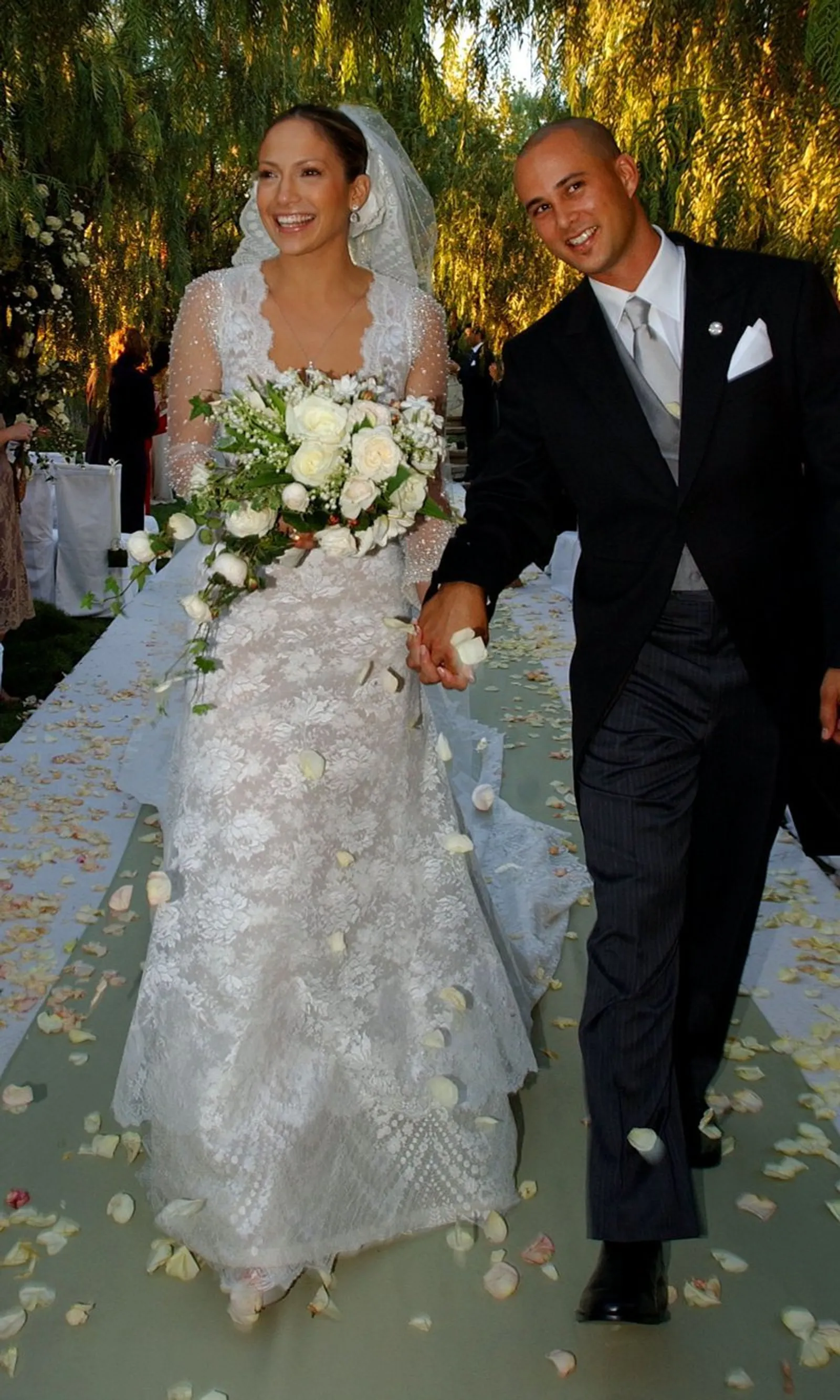 Deretan Publik Figur yang Andalkan Valentino untuk Gaun Pernikahan