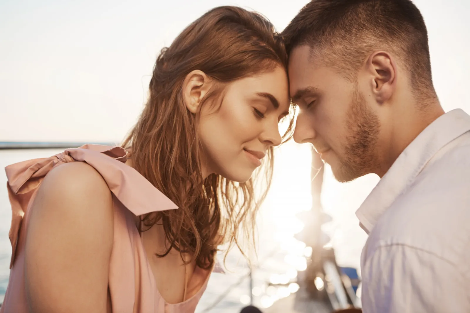 8 Cara Meningkatkan Kepercayaan Diri Pasangan