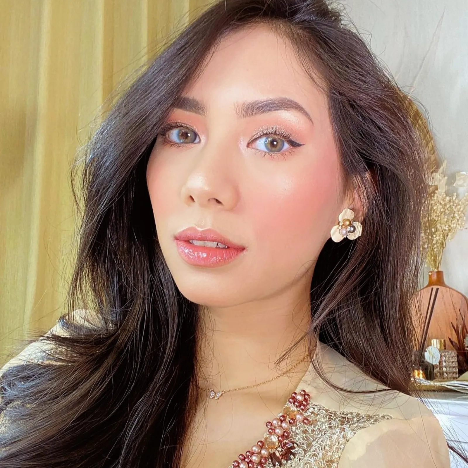 5 Inspirasi Makeup Lebaran a la Beauty Vlogger Indonesia, Memesona!